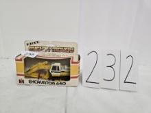 Ertl Mighty Movers IH excavator 640 #1854  1/64 scale box in fair condition