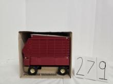 Ertl IH forage wagon #442  1/16 scale box is good
