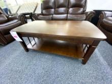 Traditional wood coffee table, with one end table