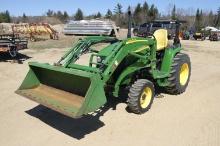 John Deere 3520 tractor with bucket