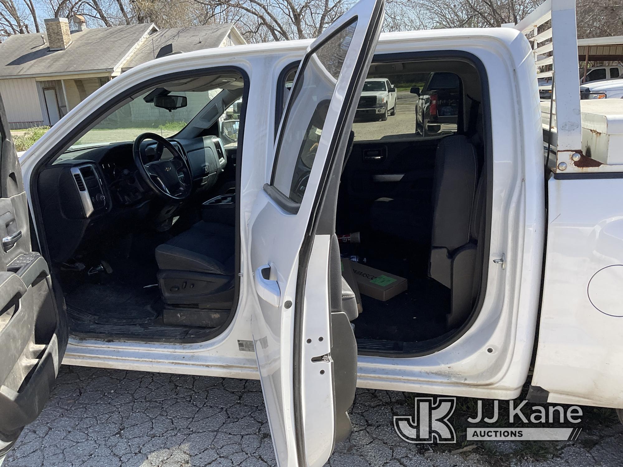 (San Antonio, TX) 2018 Chevrolet Silverado 1500 Crew-Cab Pickup Truck Runs & Moves) (Jump to Start)