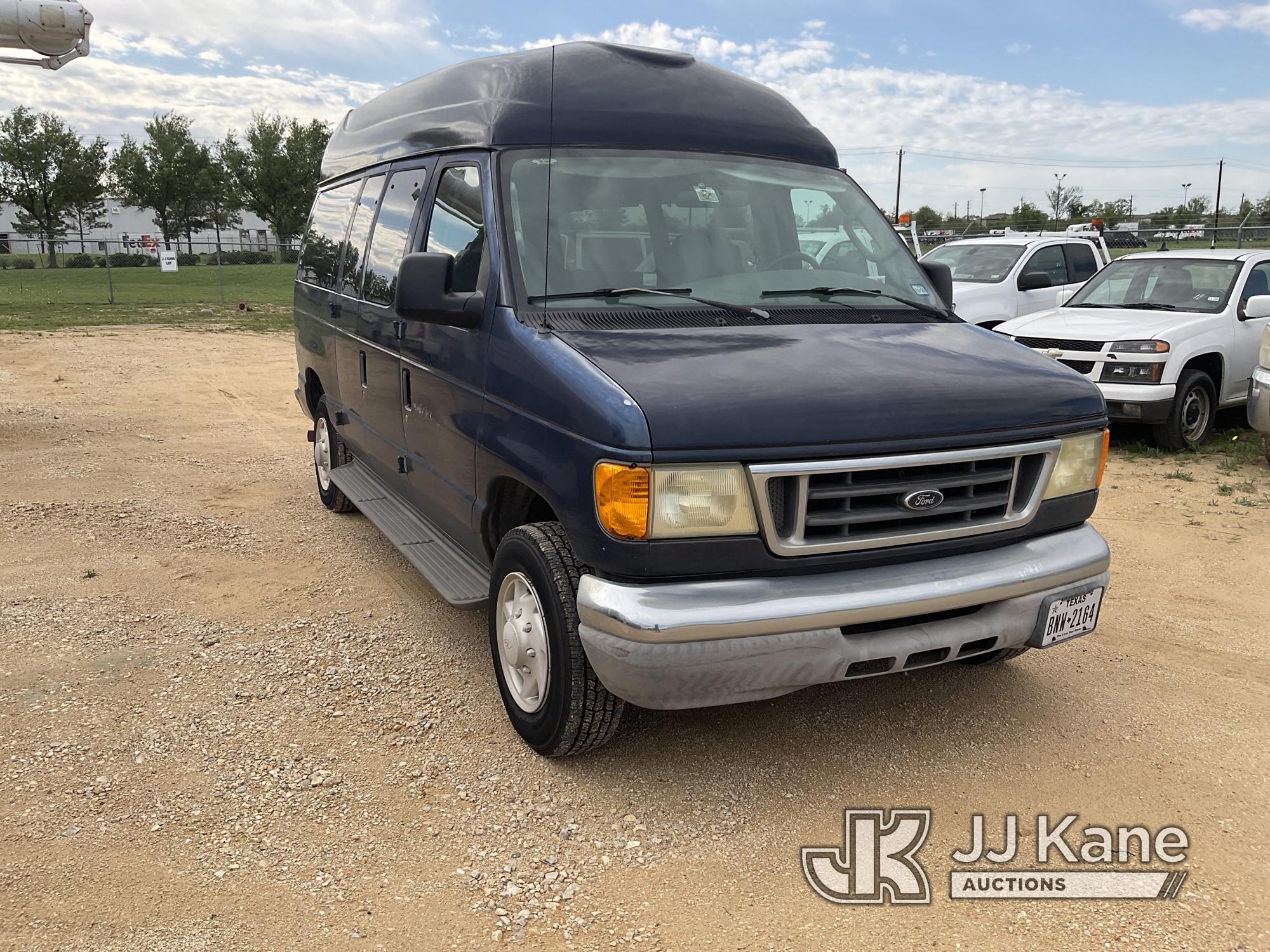 (Houston, TX) 2006 Ford E250 Cargo Van Runs & Moves) (Jump to Start) (Chair Lift Operates but Vehicl