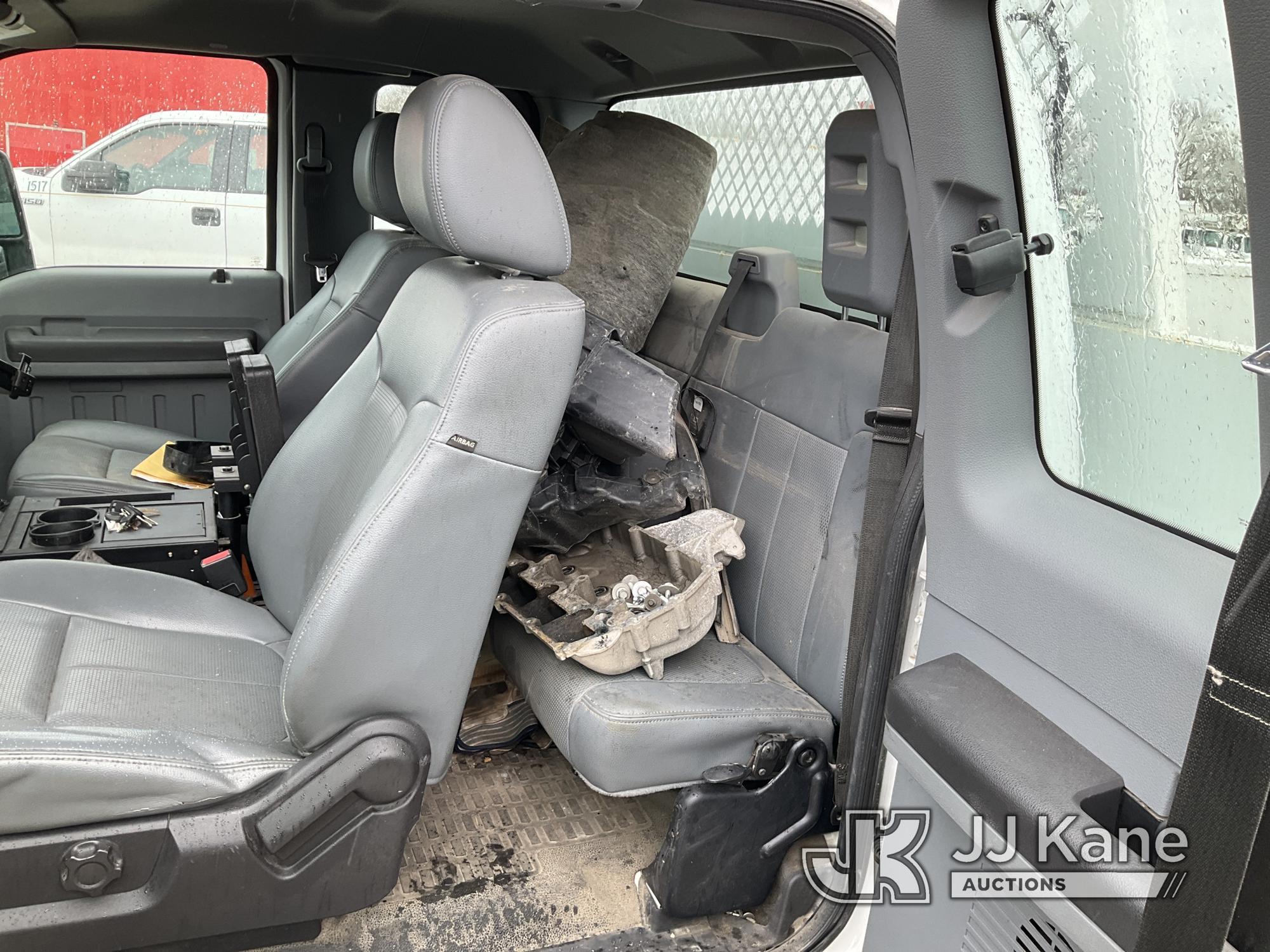 (Hawk Point, MO) 2014 Ford F350 4x4 Extended-Cab Service Truck Not Running, Condition Unknown, Parts