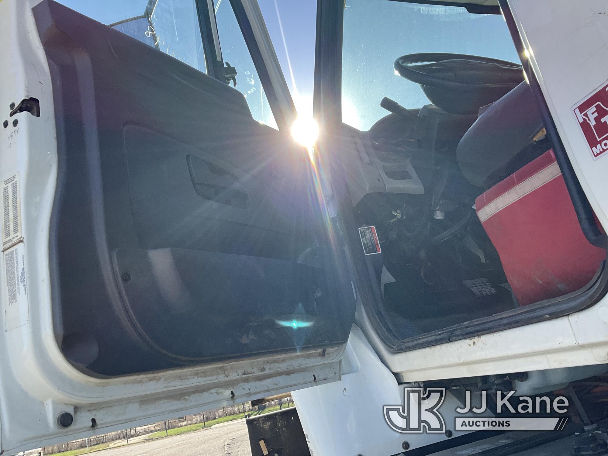 (Kansas City, MO) Altec AM900-E100, Double-Elevator Bucket Truck rear mounted on 2011 International
