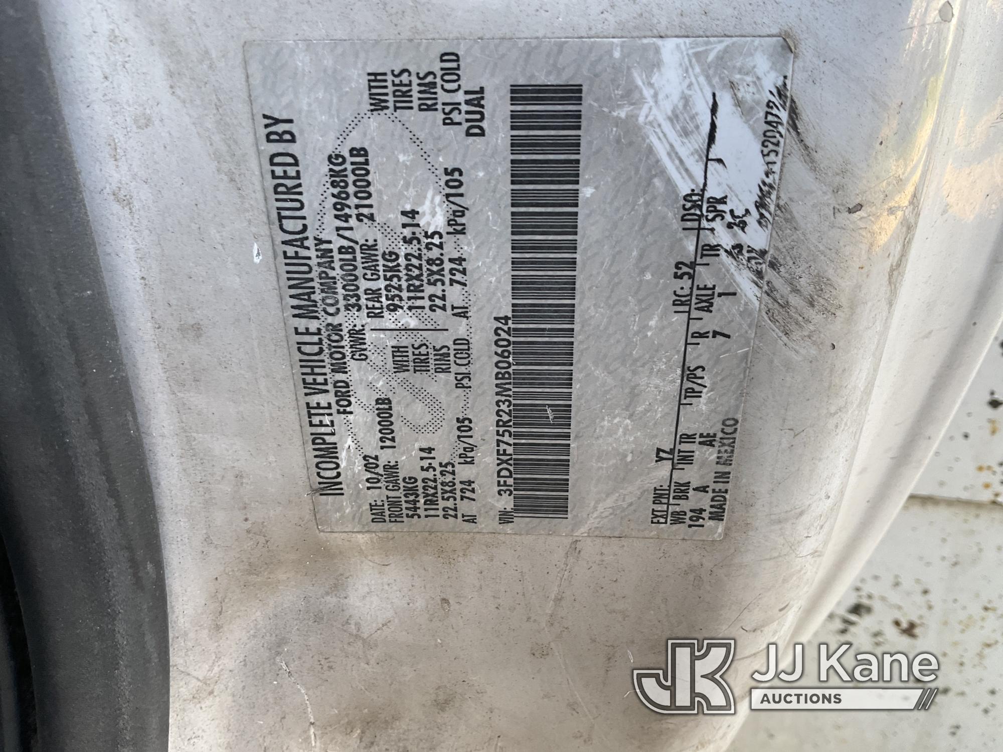 (San Antonio, TX) HiRanger 5FC-55, Bucket mounted behind cab on 2003 Ford F750 Utility Truck Runs &