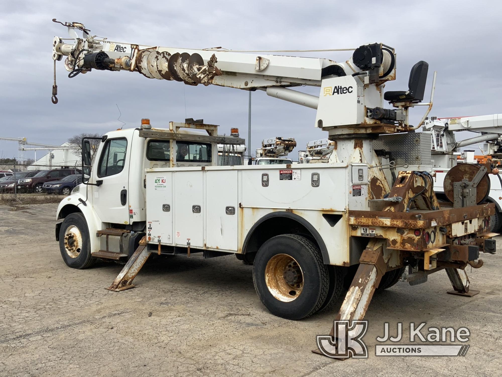 (South Beloit, IL) Altec DM47B-TR, Digger Derrick rear mounted on 2016 Freightliner M2 106 Utility T