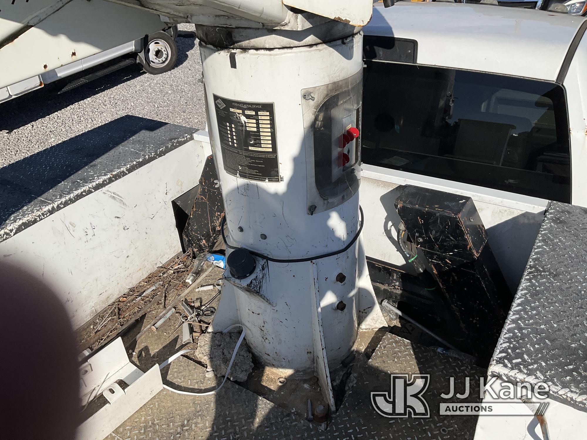 (Covington, LA) Versalift VST-40I, Articulating & Telescopic Material Handling Bucket Truck rear mou