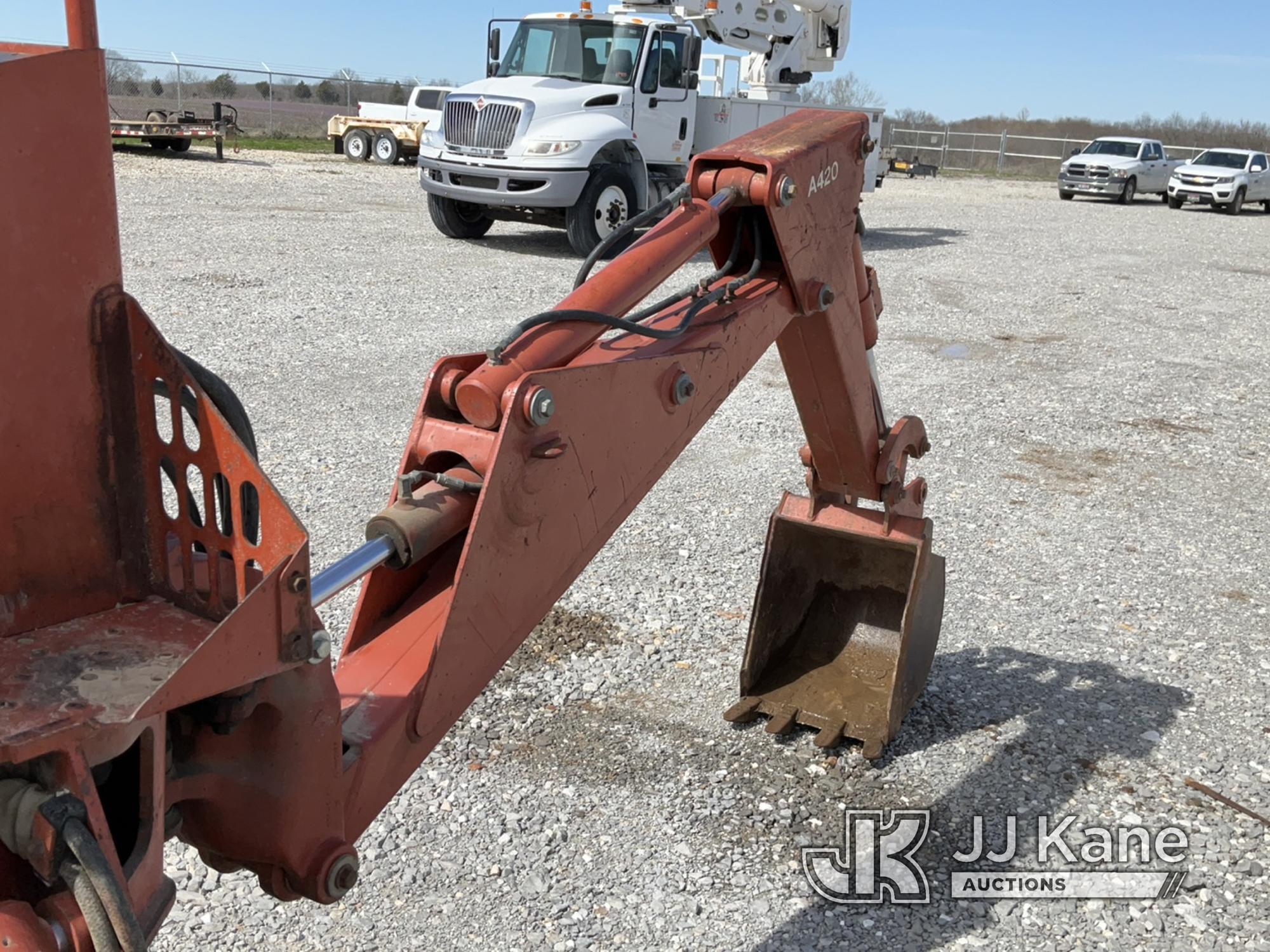 (Hawk Point, MO) 1986 Ditch Witch 5110DD Rubber Tired Trencher Runs & Operates.
