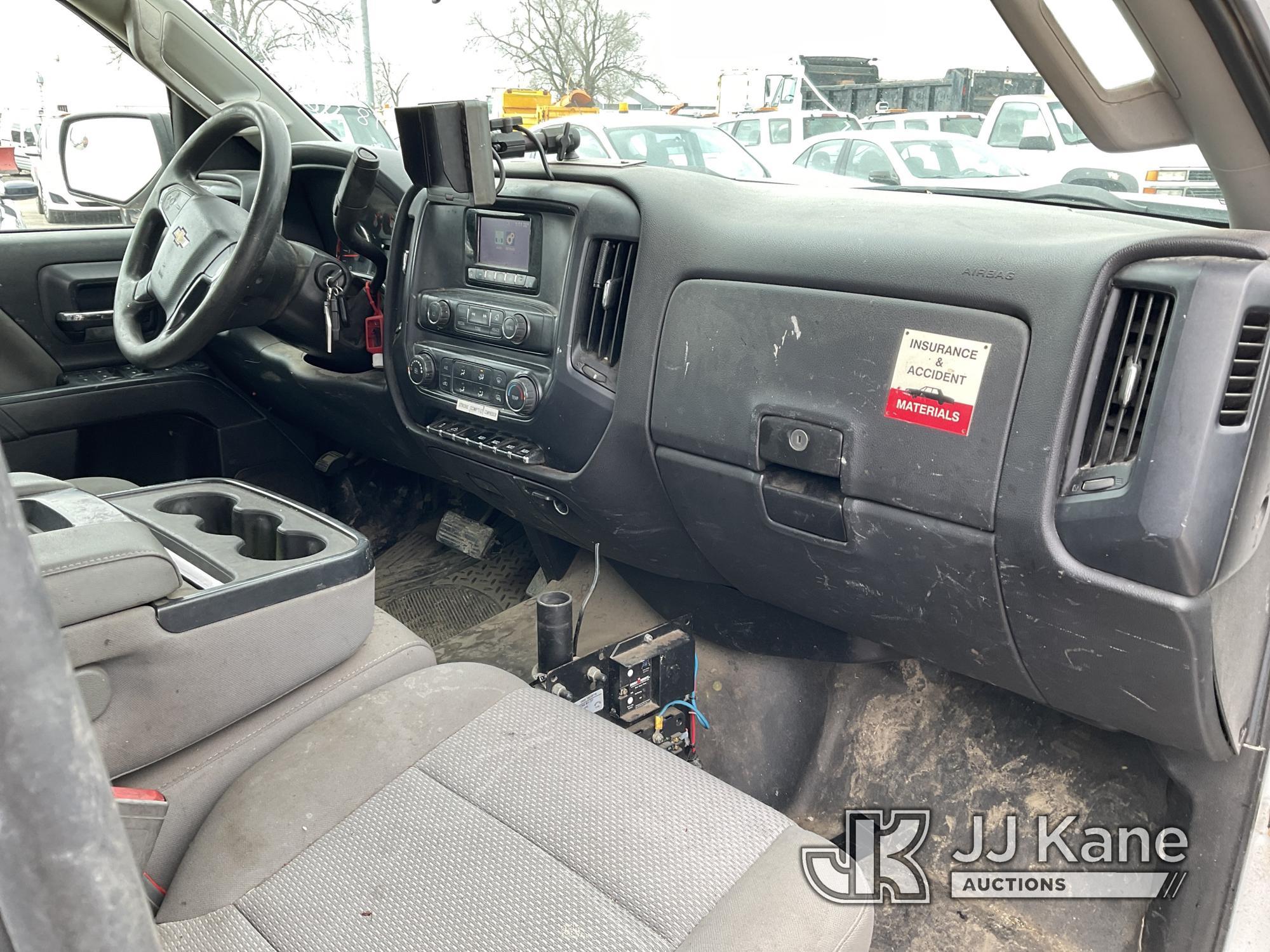 (South Beloit, IL) 2015 Chevrolet Silverado 2500HD Extended-Cab Service Truck Runs & Moves) (Missing