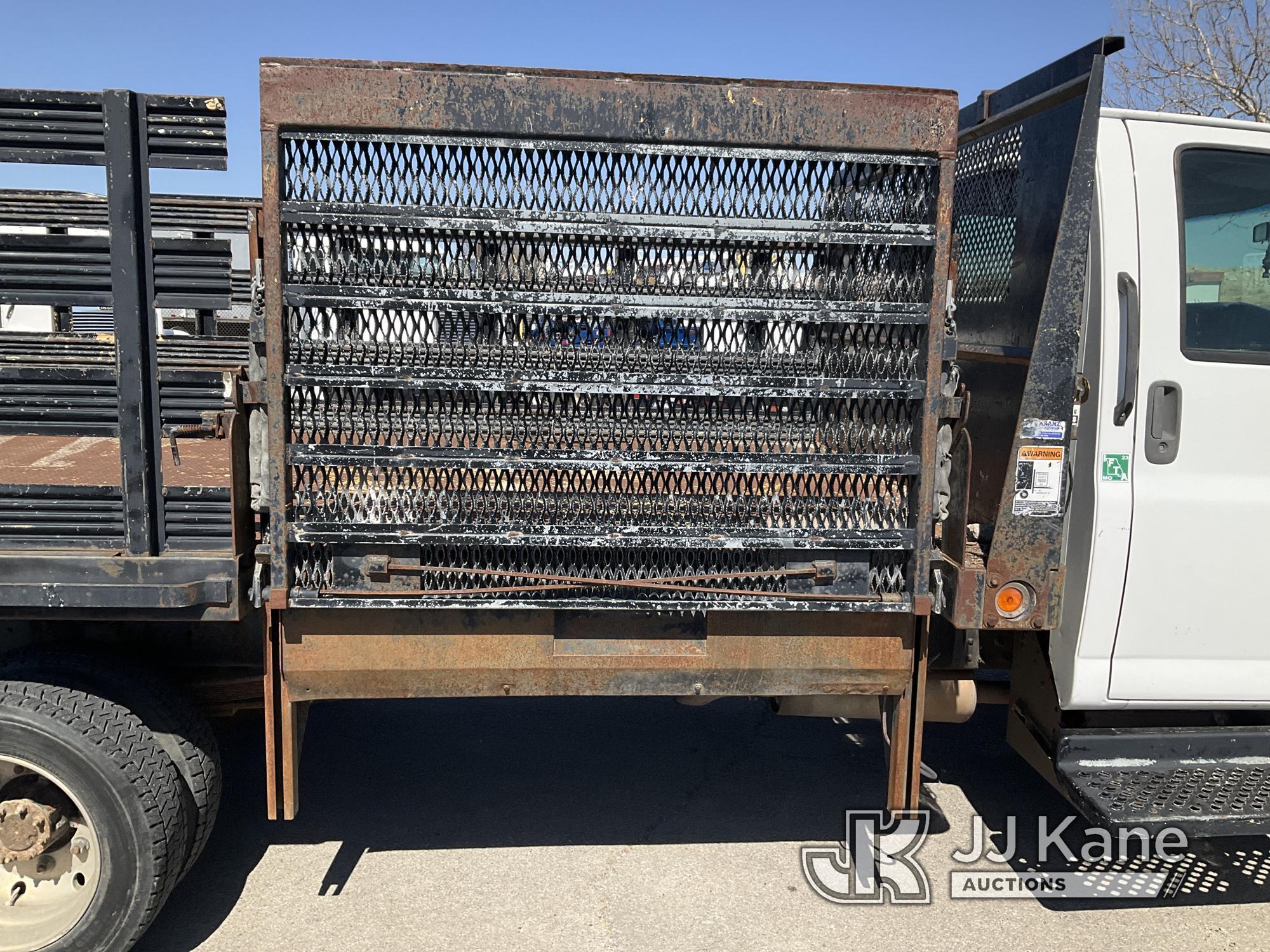 (Kansas City, MO) 2003 GMC C5500 Flatbed Truck Runs & Moves) (Will not exceed 40mph, Bad Speedometer