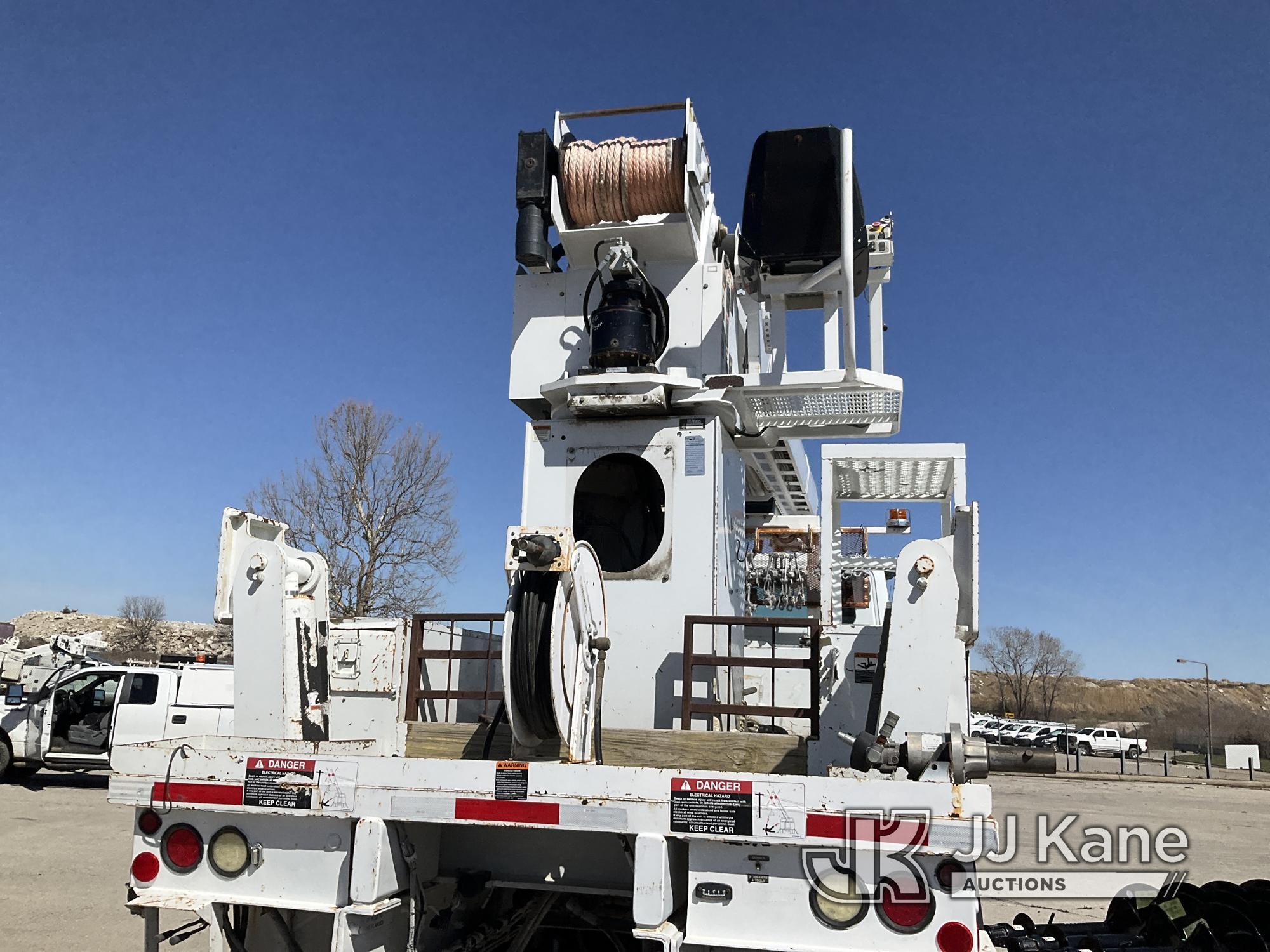 (Kansas City, MO) Altec D3060B-TR, Digger Derrick rear mounted on 2013 International 7500 6x6 T/A Ut