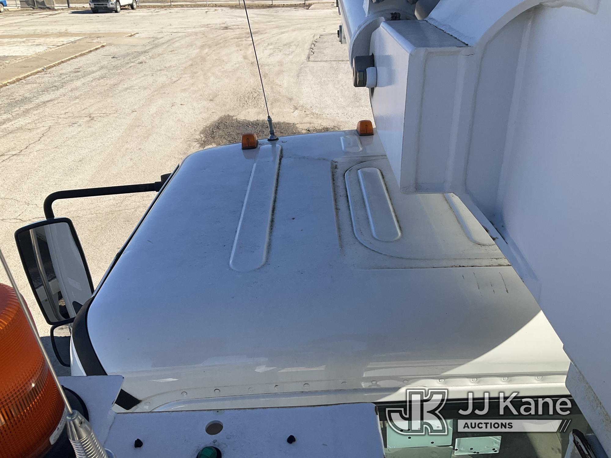 (Kansas City, MO) Altec AH100, Articulating & Telescopic Material Handling Bucket Truck rear mounted