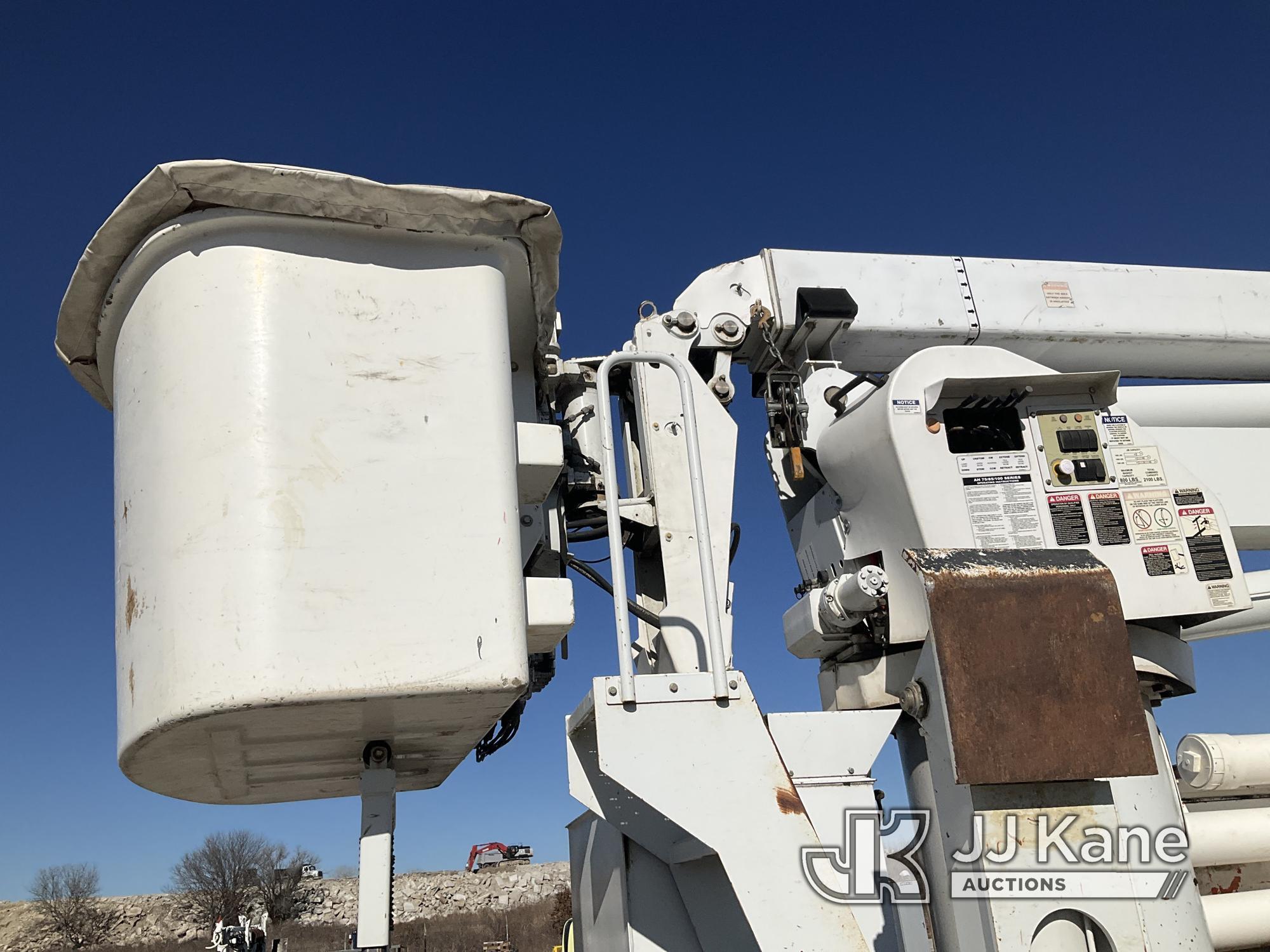 (Kansas City, MO) Altec AH100, Articulating & Telescopic Material Handling Bucket Truck rear mounted