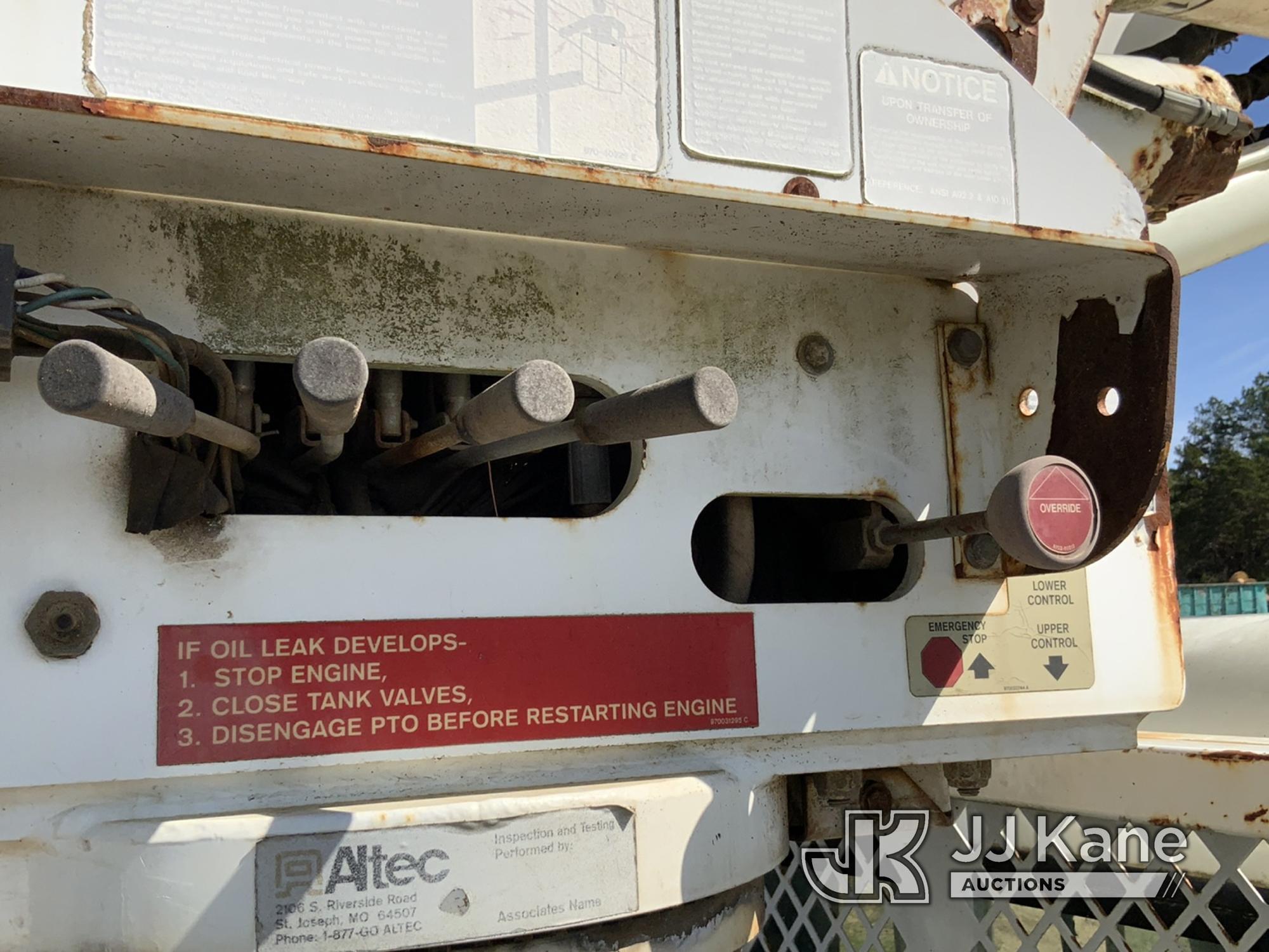 (Tyler, TX) Altec TA40, Articulating & Telescopic Bucket Truck mounted behind cab on 2005 Freightlin