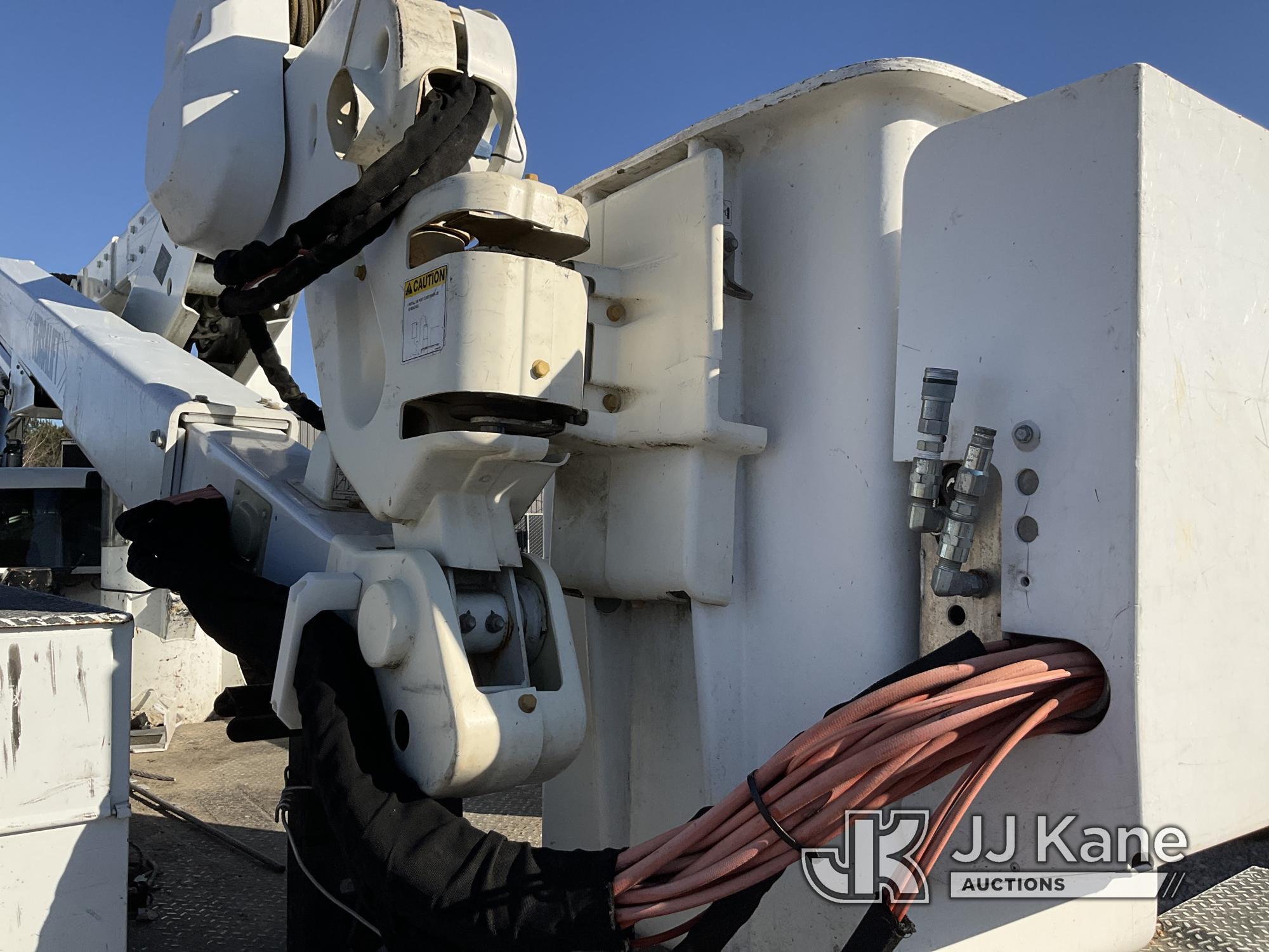 (Covington, LA) Versalift VST-40I, Articulating & Telescopic Material Handling Bucket Truck rear mou