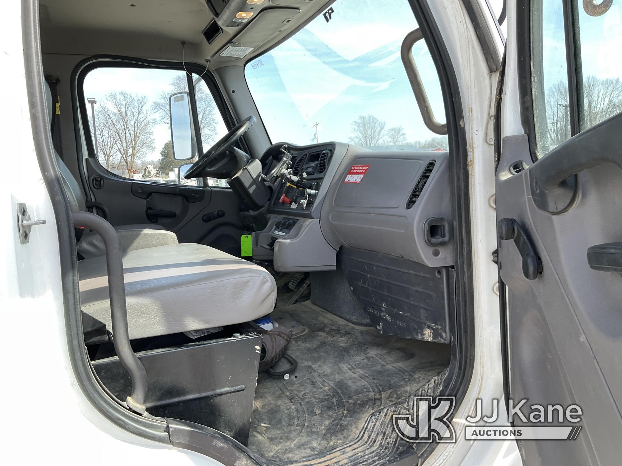 (Hawk Point, MO) Altec DM47B-TR, Digger Derrick rear mounted on 2016 Freightliner M2106 Utility Truc