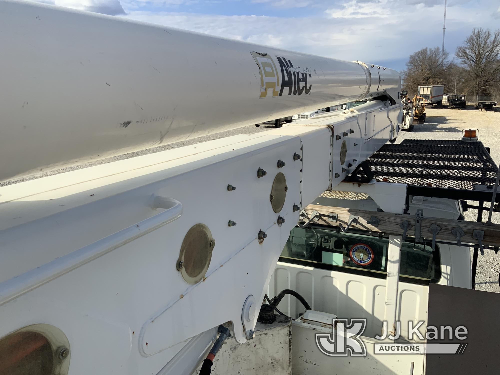 (Hawk Point, MO) Altec AA55-MH, Material Handling Bucket Truck rear mounted on 2015 Freightliner M2