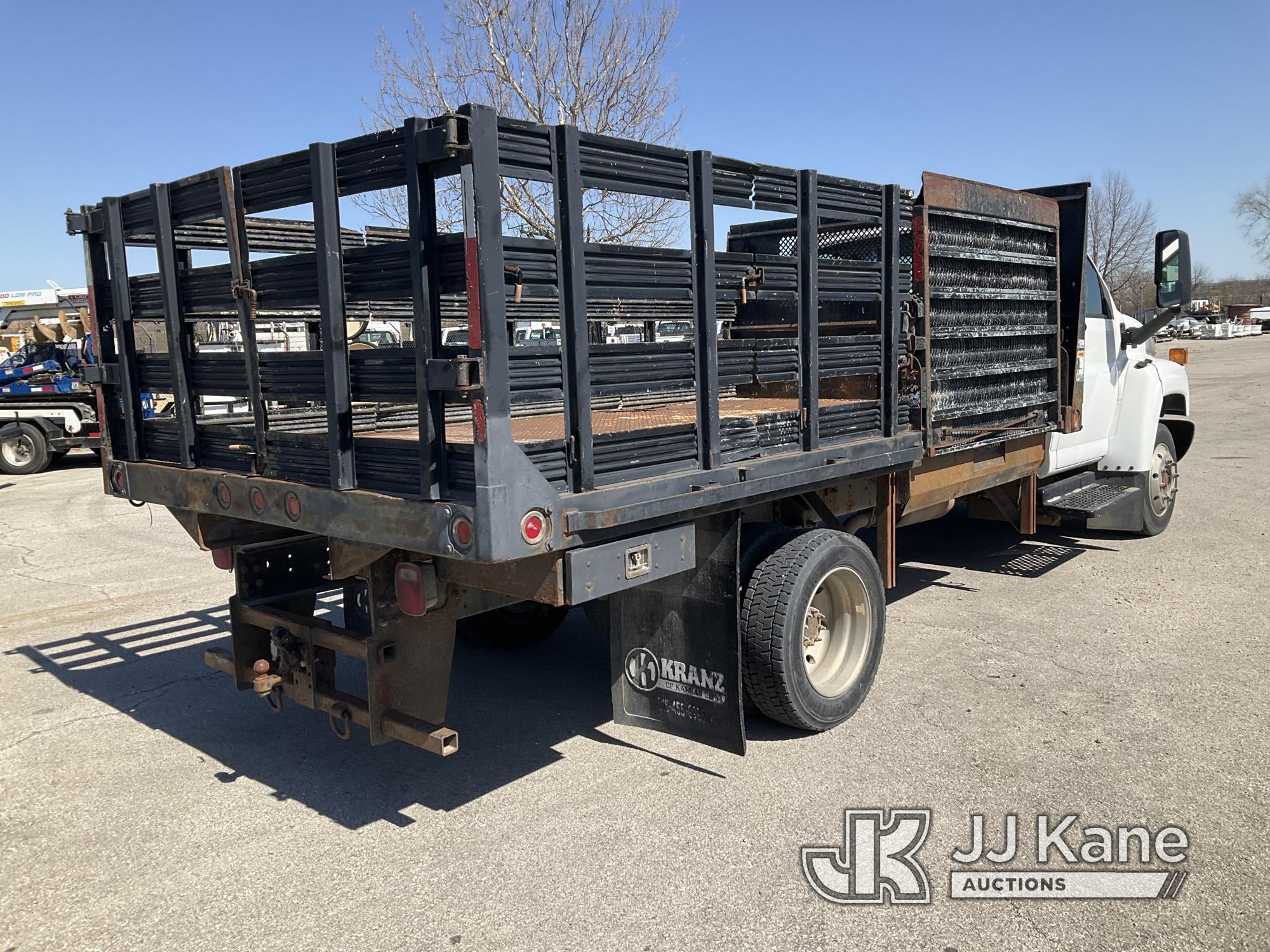 (Kansas City, MO) 2003 GMC C5500 Flatbed Truck Runs & Moves) (Will not exceed 40mph, Bad Speedometer