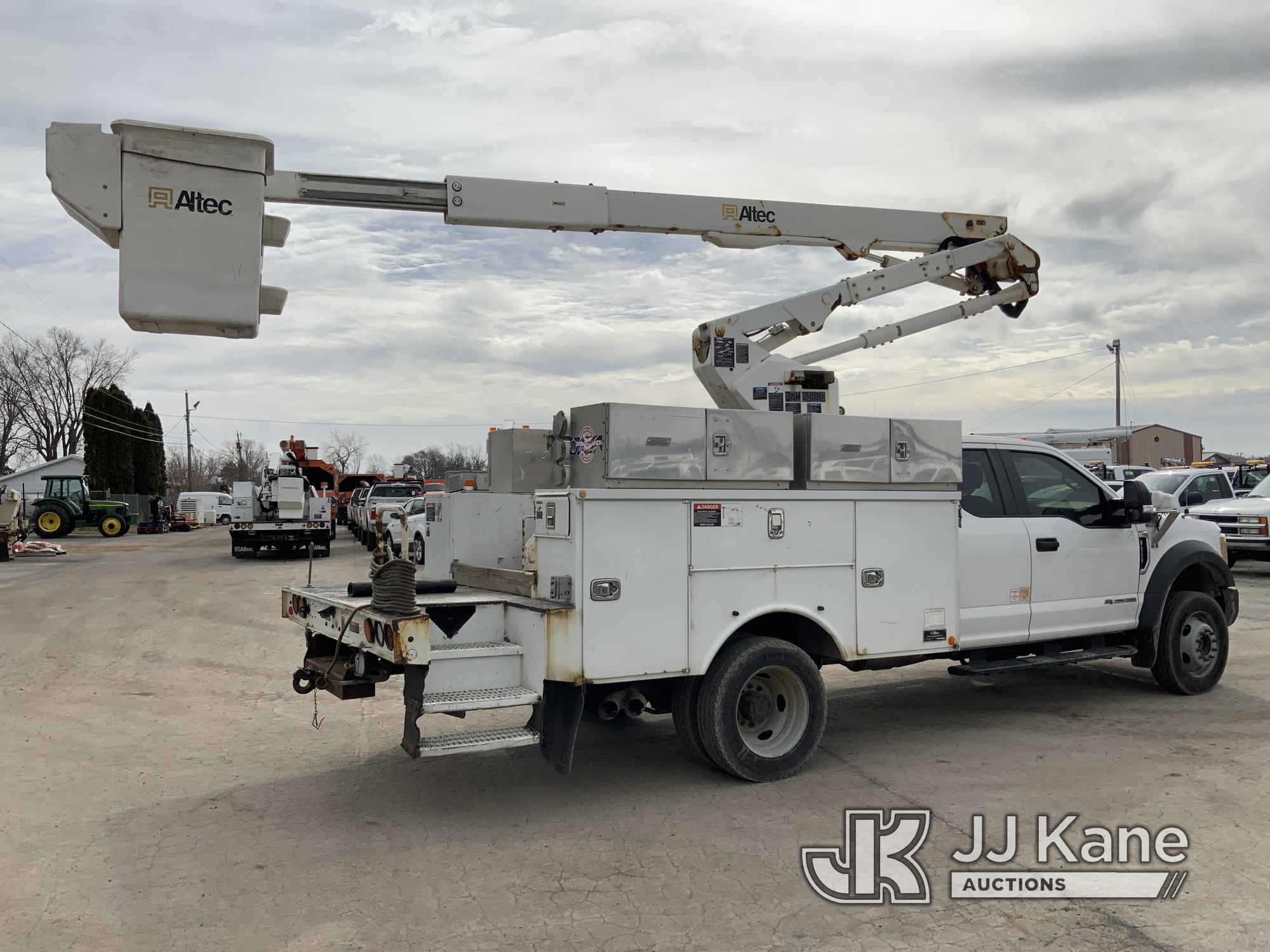 (South Beloit, IL) Altec AT40-G, Articulating & Telescopic Bucket Truck mounted on 2017 Ford F550 4x