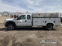 (South Beloit, IL) 2015 Ford F550 4x4 Extended-Cab Service Truck Runs & Moves) (Paint Damage, rust