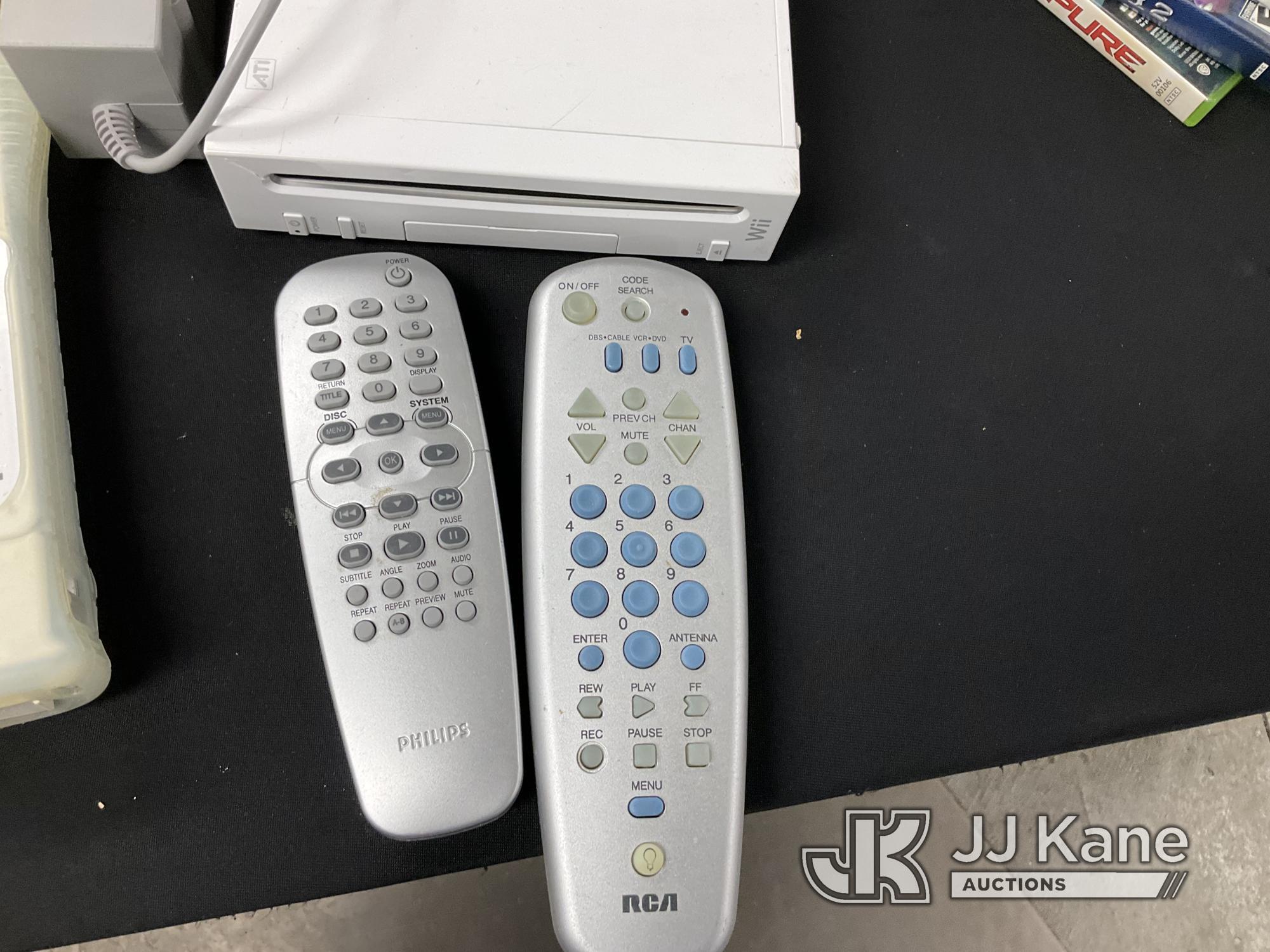 (Jurupa Valley, CA) Nintendo Wii With Accessories (Used) NOTE: This unit is being sold AS IS/WHERE I