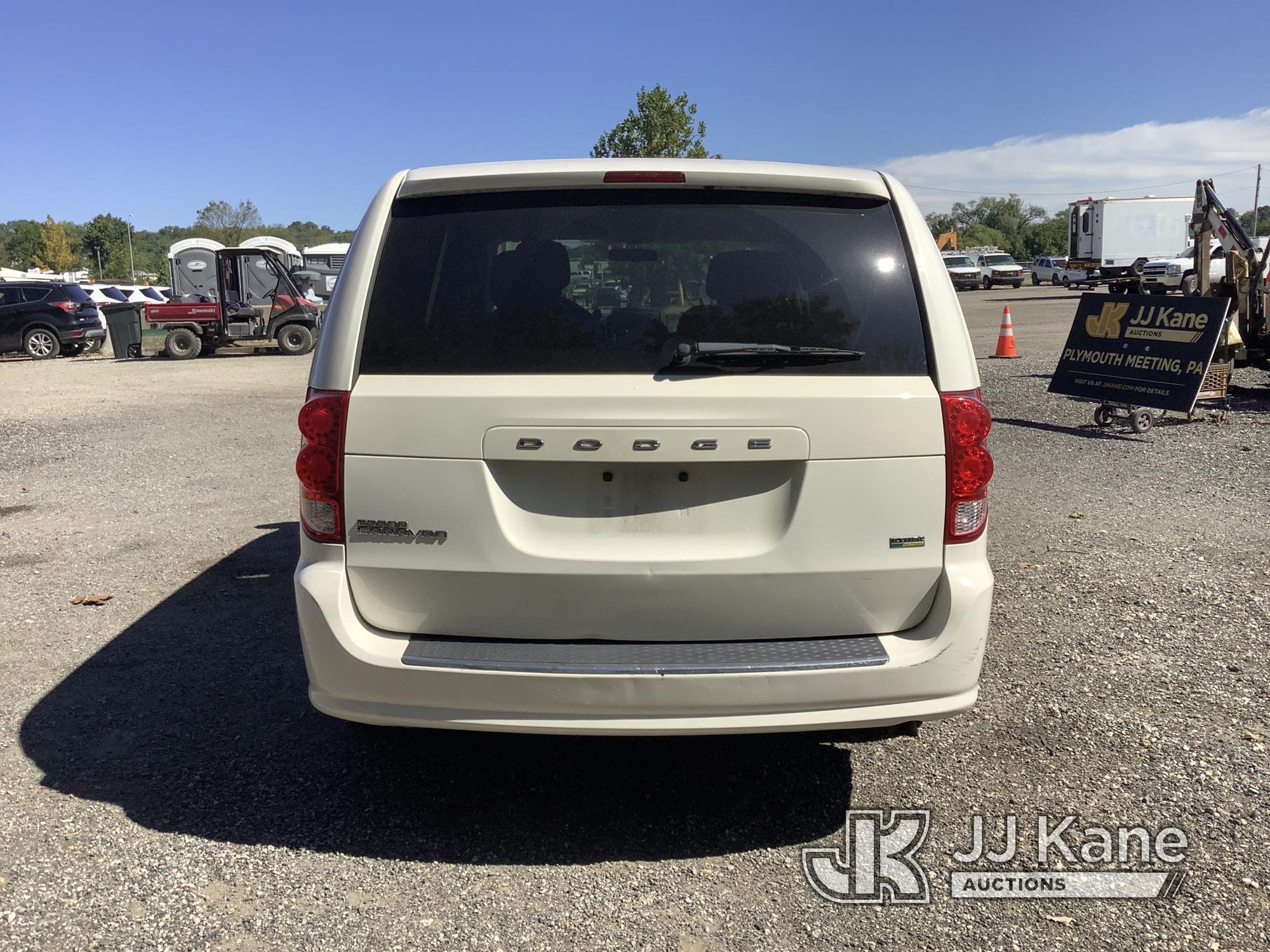 (Plymouth Meeting, PA) 2013 Dodge Grand Caravan Mini Passenger Van Runs & Moves, Body & Rust Damage