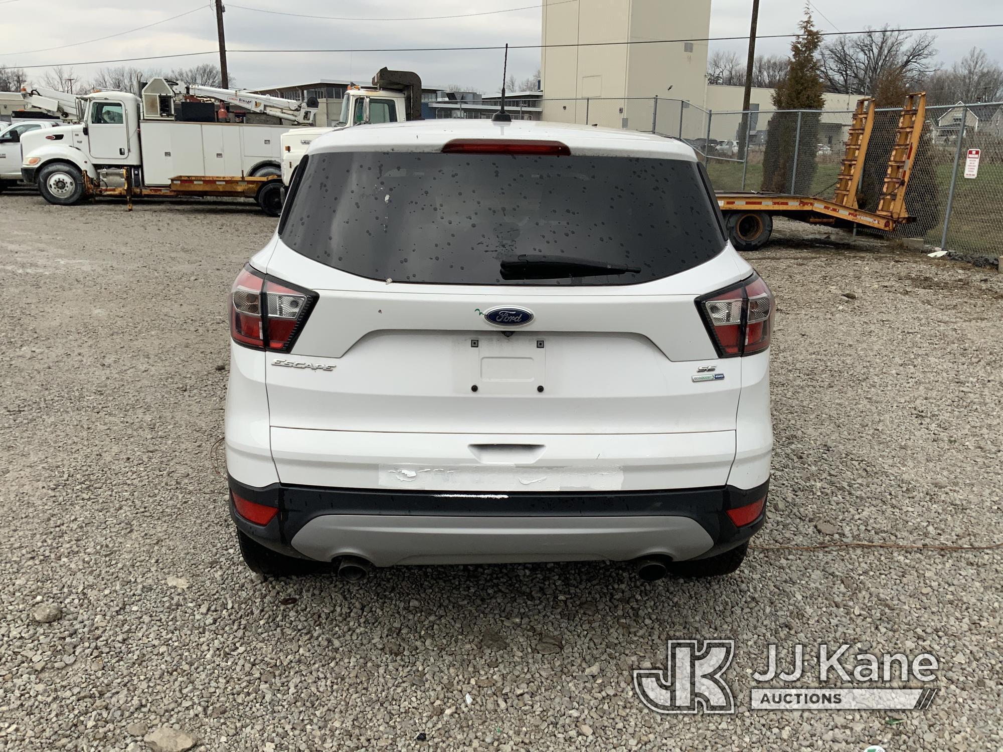 (Fort Wayne, IN) 2017 Ford Escape 4x4 4-Door Sport Utility Vehicle Not Running, Condition Unknown
