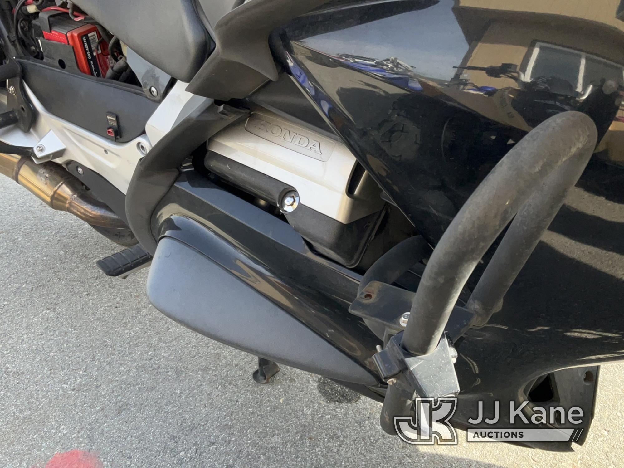 (Jurupa Valley, CA) 2015 Honda ST1300PA Motorcycle Runs & Moves,ABS Light Is On