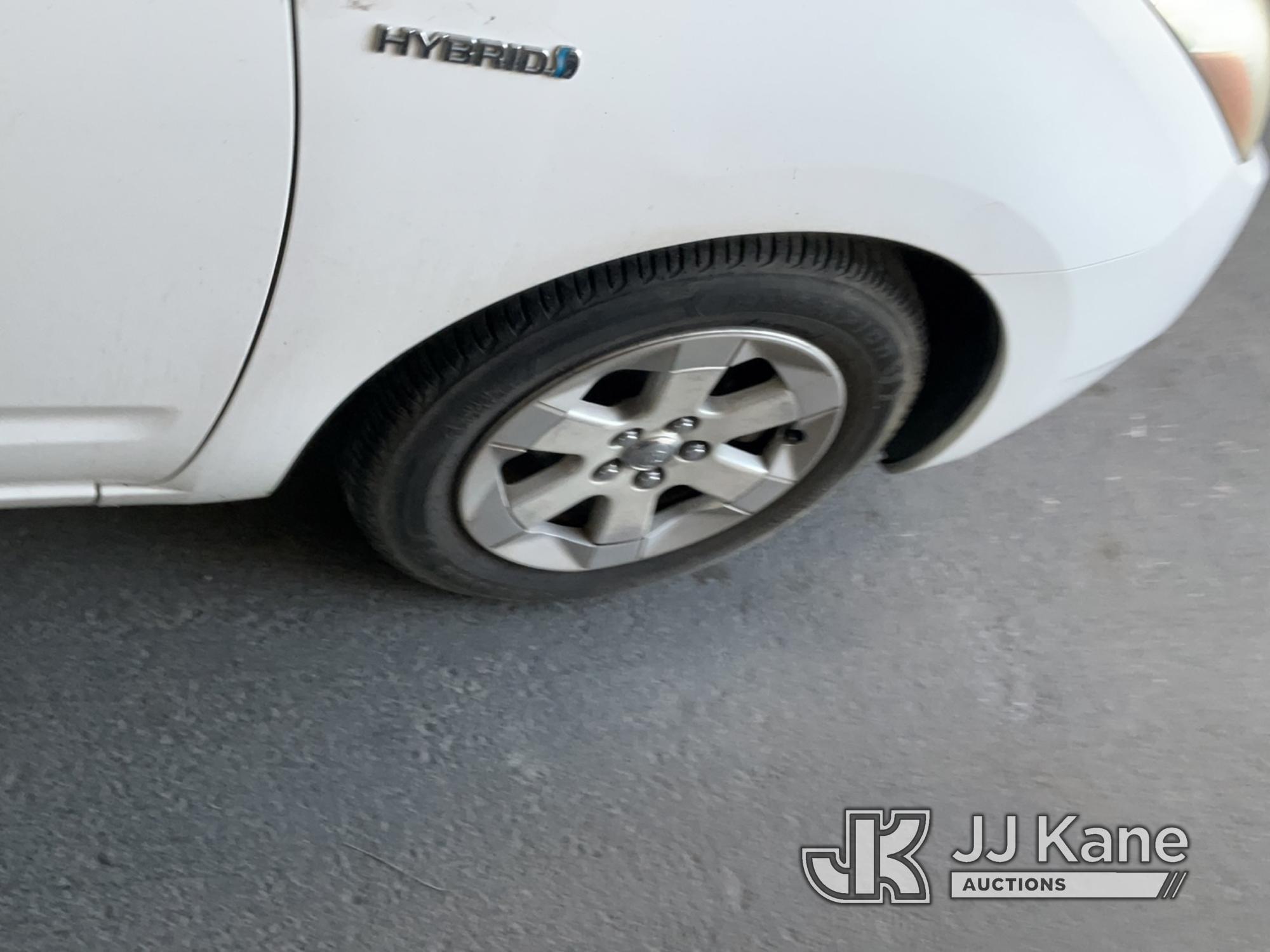 (Jurupa Valley, CA) 2007 Toyota Prius Hatchback Runs & Moves , Minor Body Damages On Passenger Door