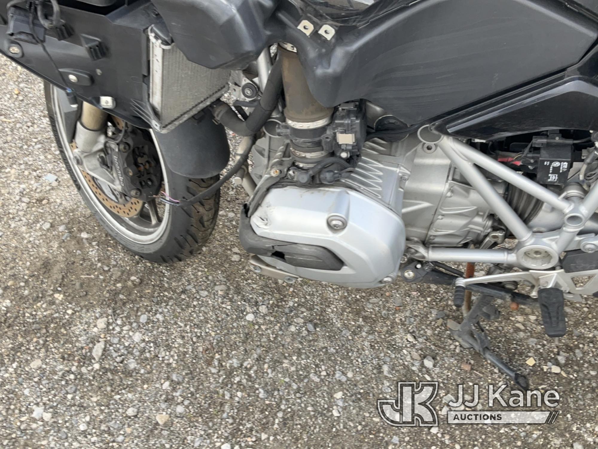 (Jurupa Valley, CA) 2016 BMW R1200RT Motorcycle Not Running, No Key , Stripped Of Parts