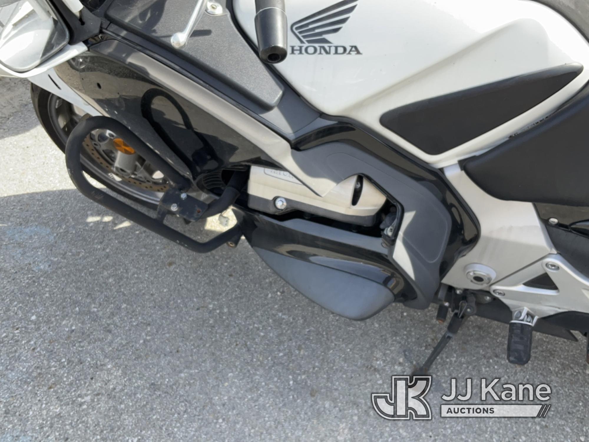 (Jurupa Valley, CA) 2015 Honda ST1300PA Motorcycle Runs & Moves, ABS Light Is On