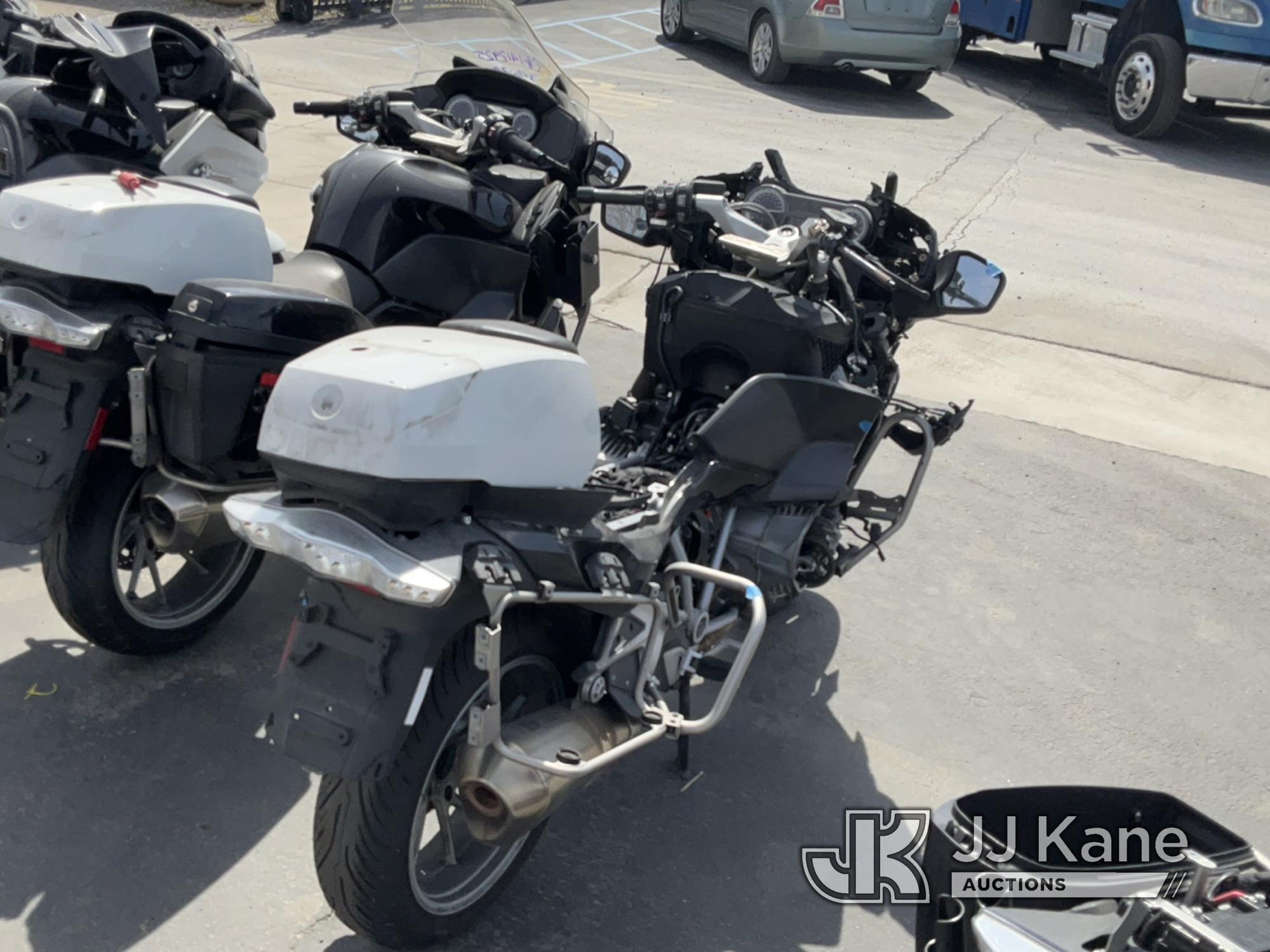 (Jurupa Valley, CA) 2018 BMW R1200RT Motorcycle Not Running , Stripped Of Parts