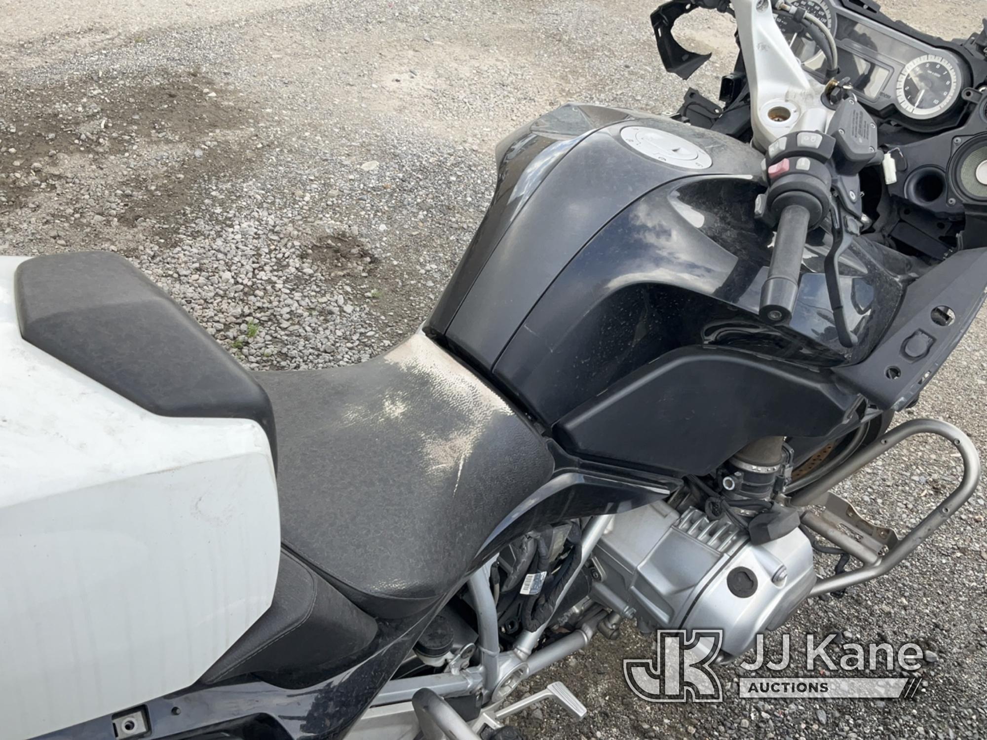 (Jurupa Valley, CA) 2016 BMW R1200RT Motorcycle Not Running, No Key , Stripped Of Parts