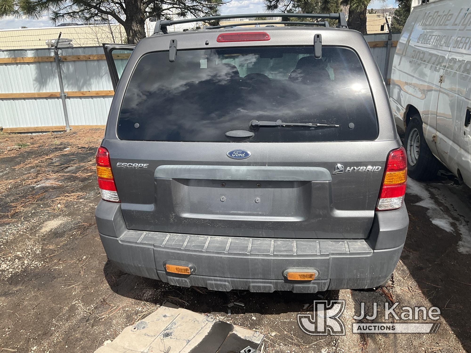 (Castle Rock, CO) 2005 Ford Escape Hybrid 4-Door Sport Utility Vehicle Runs,moves,operates.  Jump to
