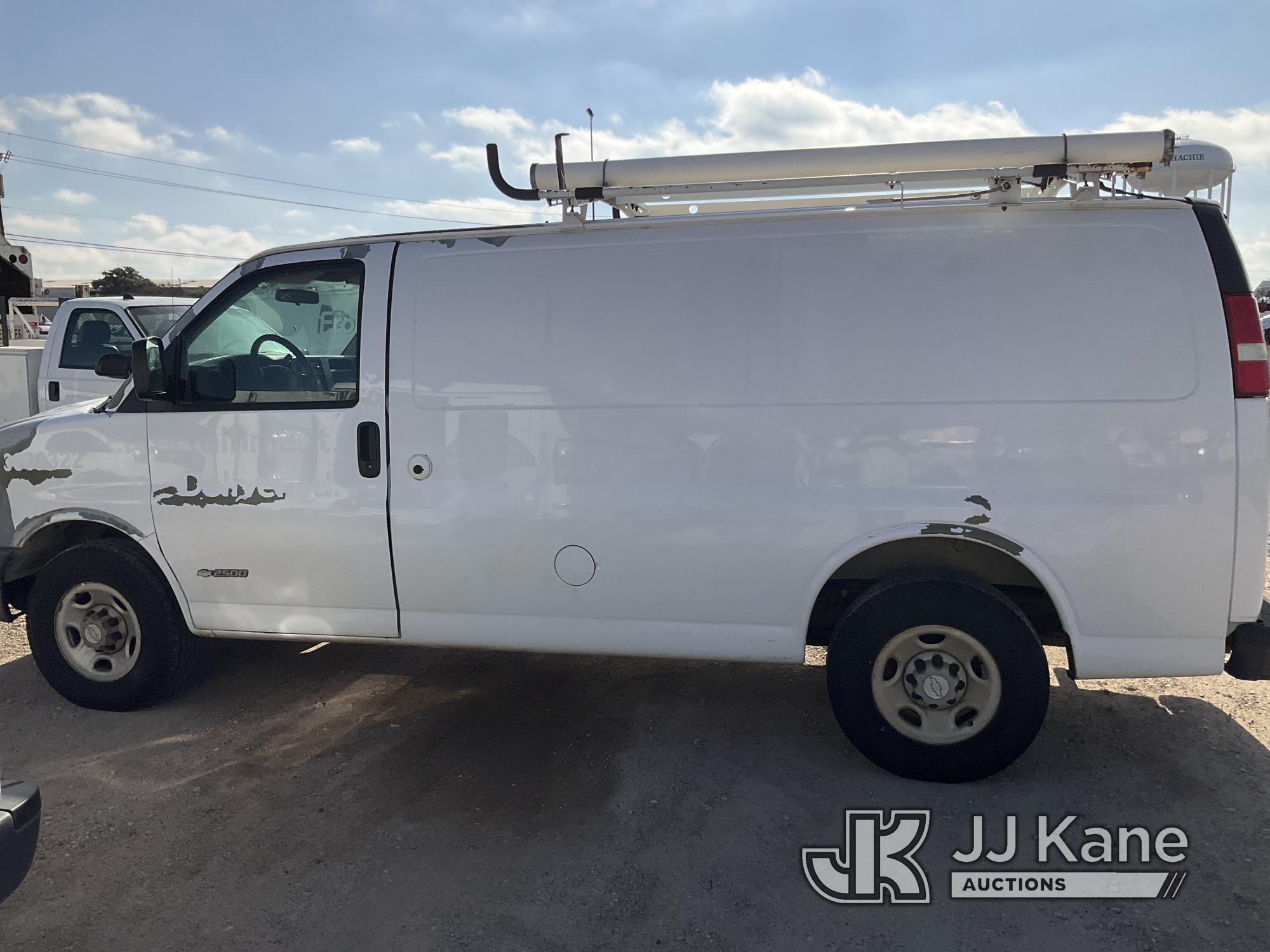 (Waxahachie, TX) 2006 Chevrolet Express G2500 Cargo Van Starts But Will Not Run Or Move) (Dies Immed