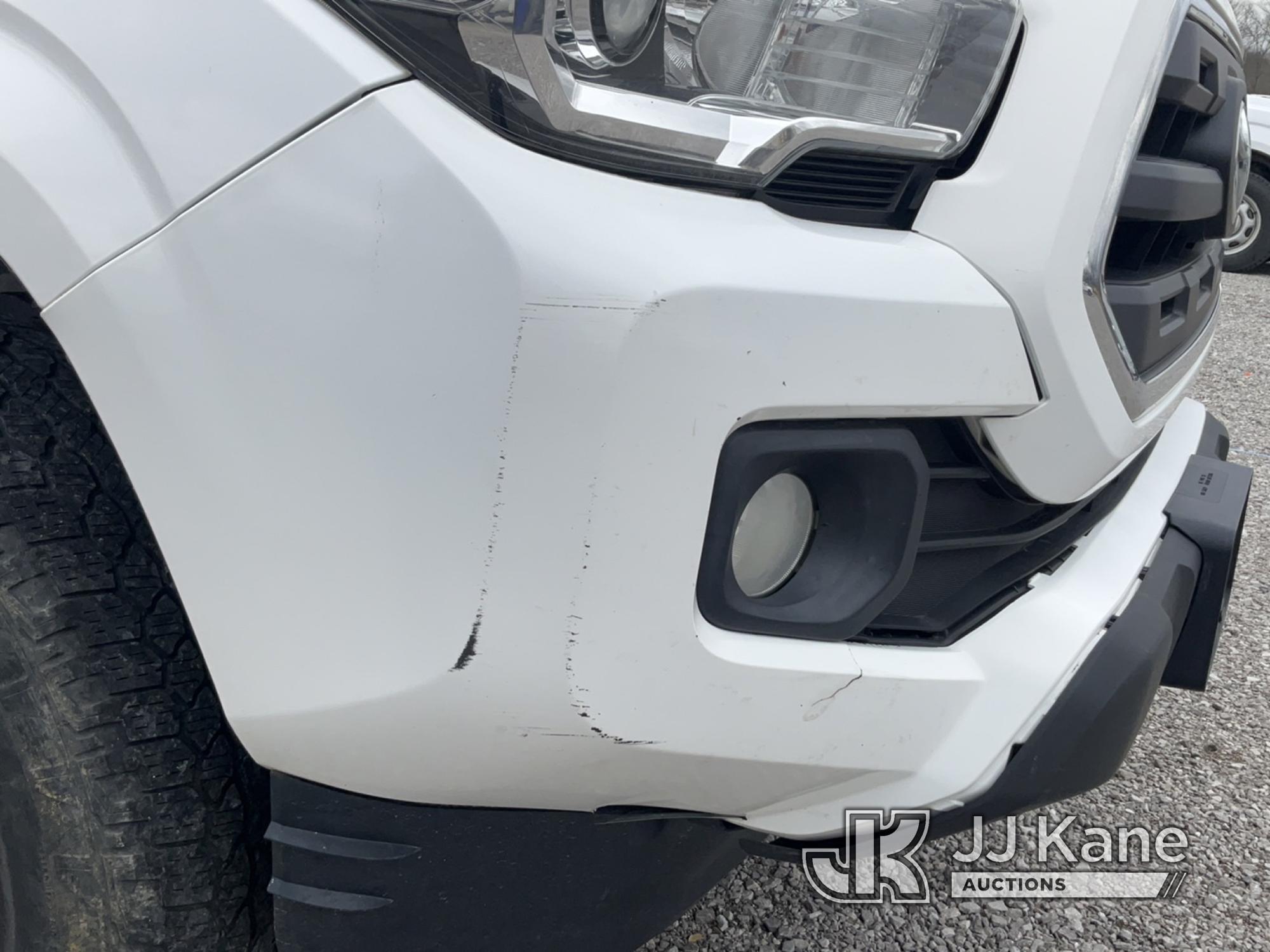 (Verona, KY) 2016 Toyota Tacoma 4x4 Extended-Cab Pickup Truck Runs & Moves) (Body Damage