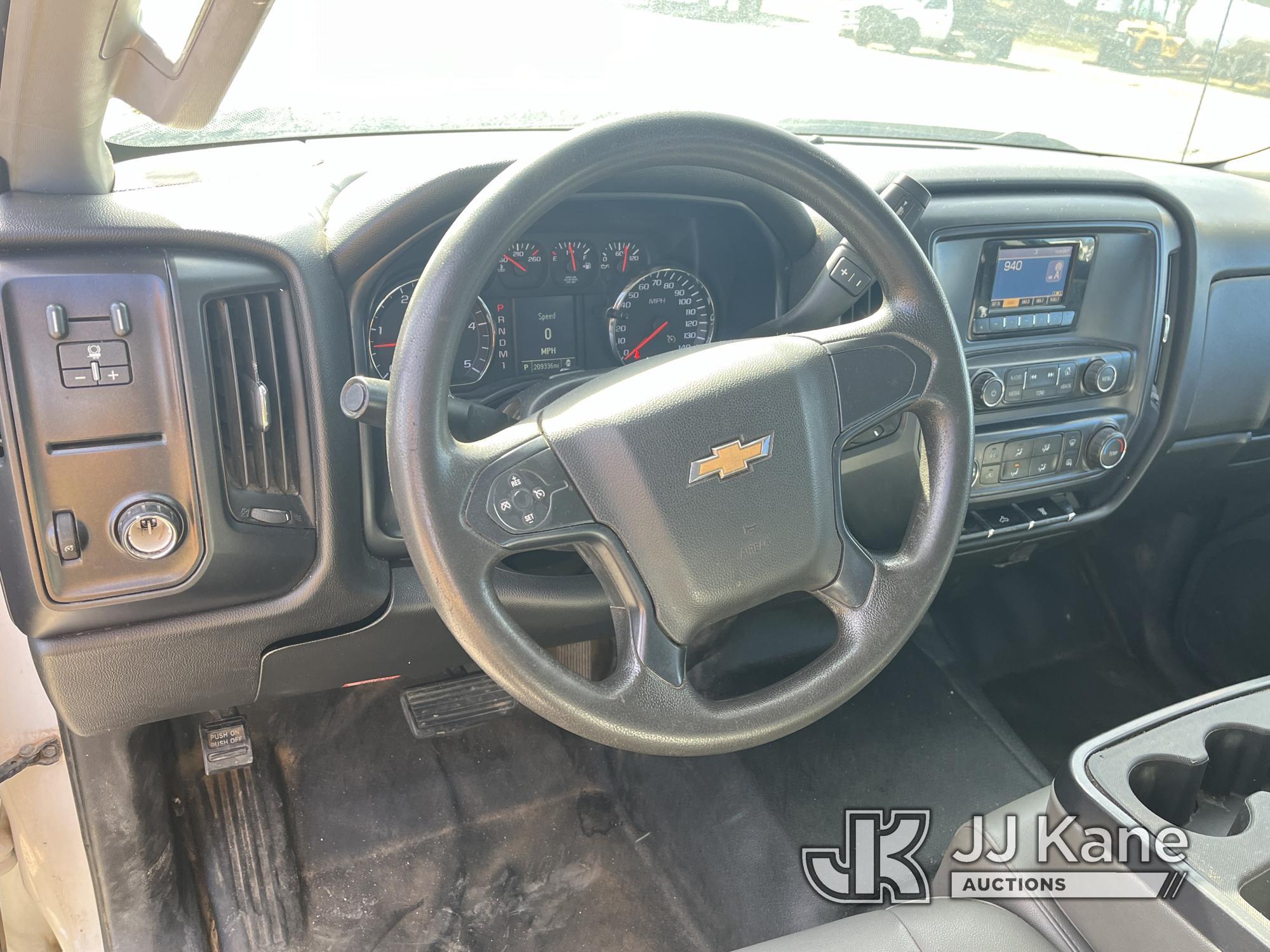 (Charlotte, NC) 2015 Chevrolet Silverado 2500HD 4x4 Crew-Cab Pickup Truck Runs & Moves) (Body Damage