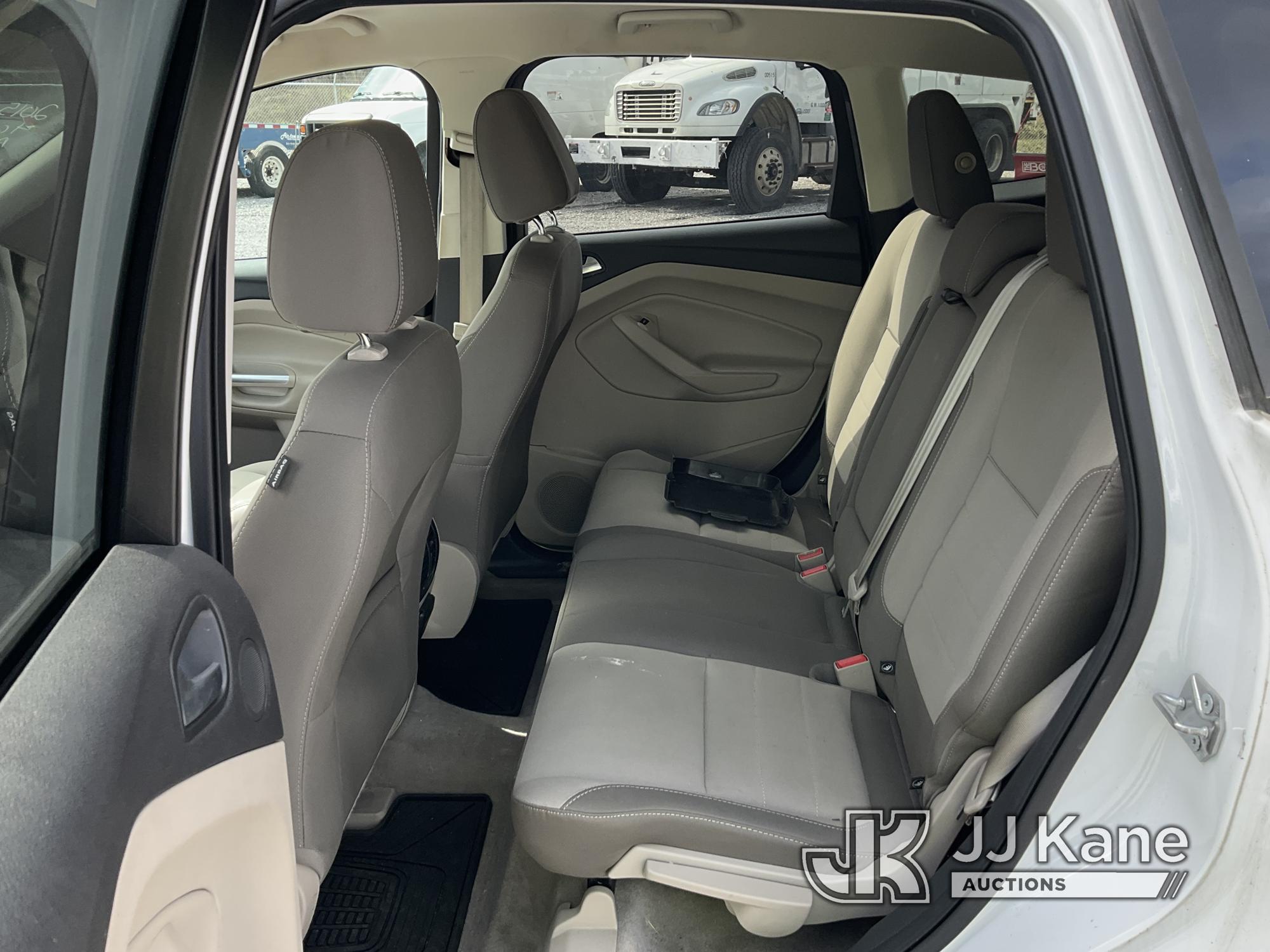 (Verona, KY) 2015 Ford Escape 4x4 4-Door Sport Utility Vehicle Runs & Moves ) (Check Engine Light On