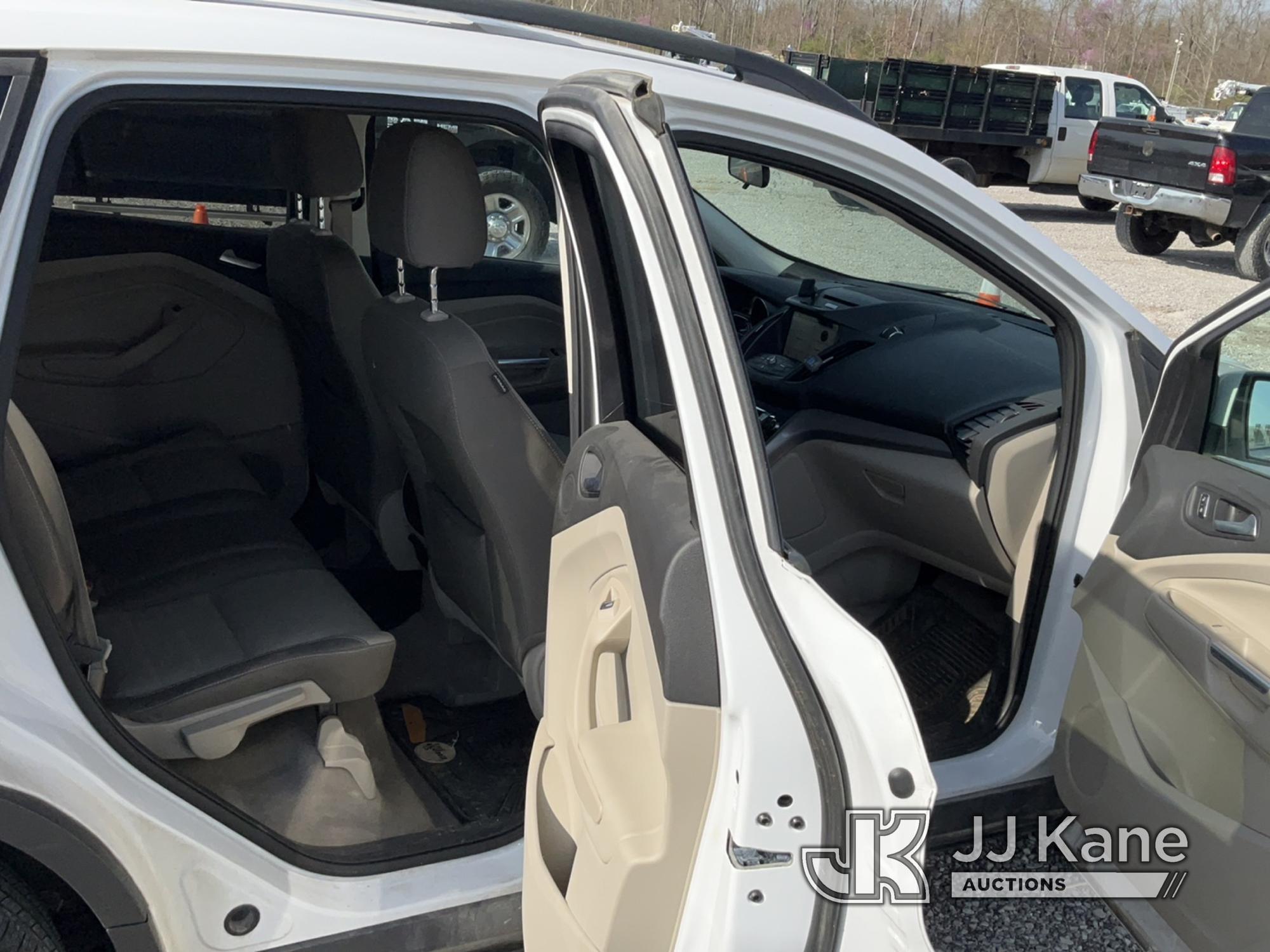 (Verona, KY) 2016 Ford Escape 4x4 4-Door Sport Utility Vehicle Runs & Moves) (Check Engine Light On)