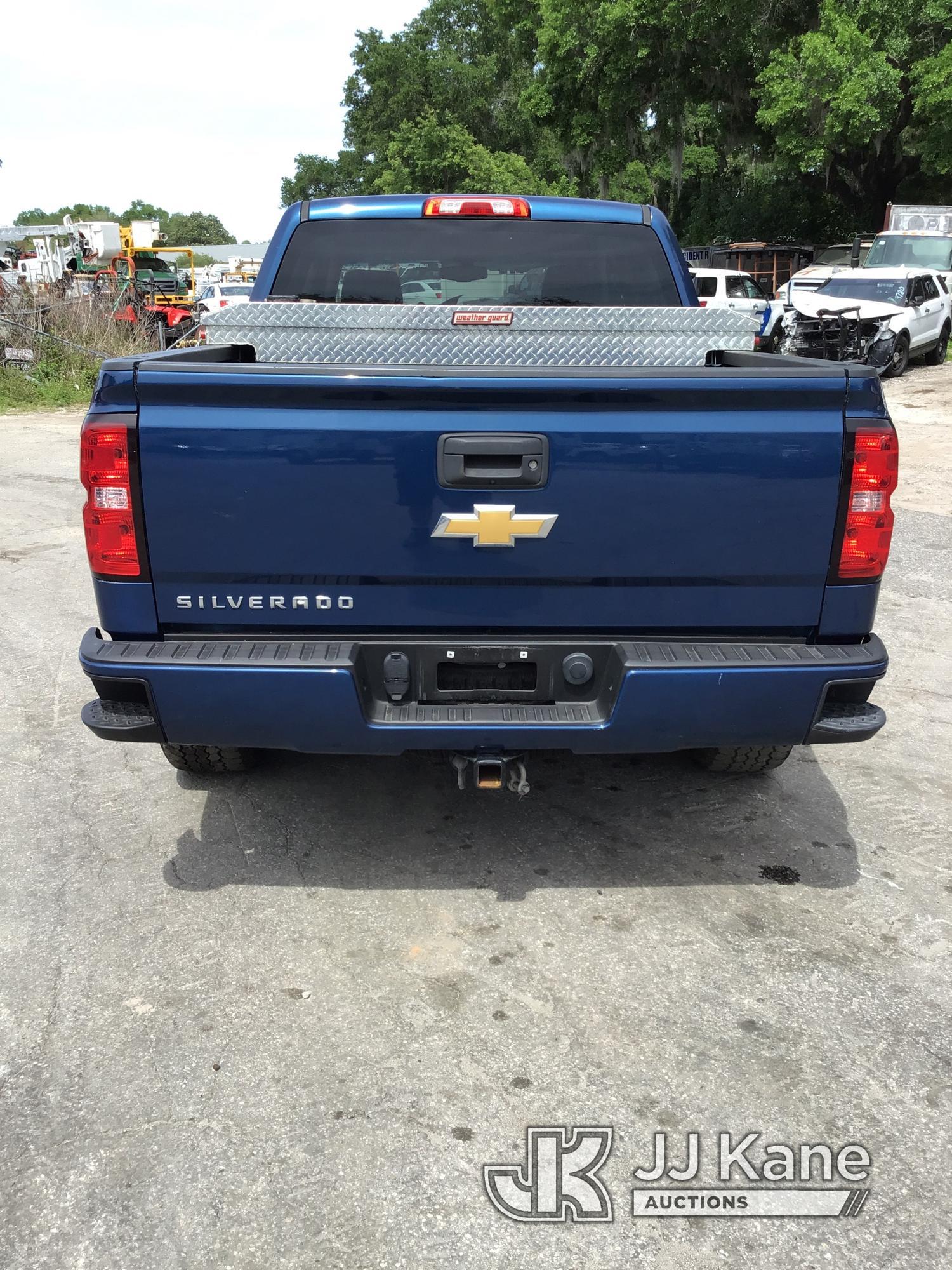 (Ocala, FL) 2017 Chevrolet Silverado 1500 4x4 Crew-Cab Pickup Truck Runs & Moves.