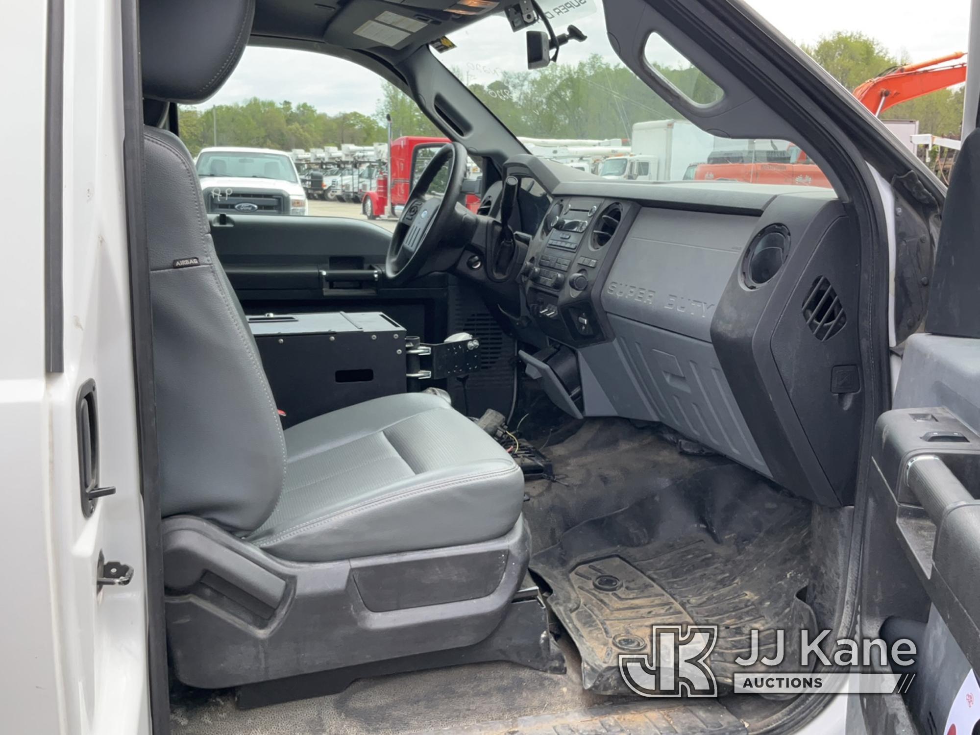 (Charlotte, NC) 2016 Ford F550 4x4 Extended-Cab Service Truck Runs & Moves) (Check Engine Light On