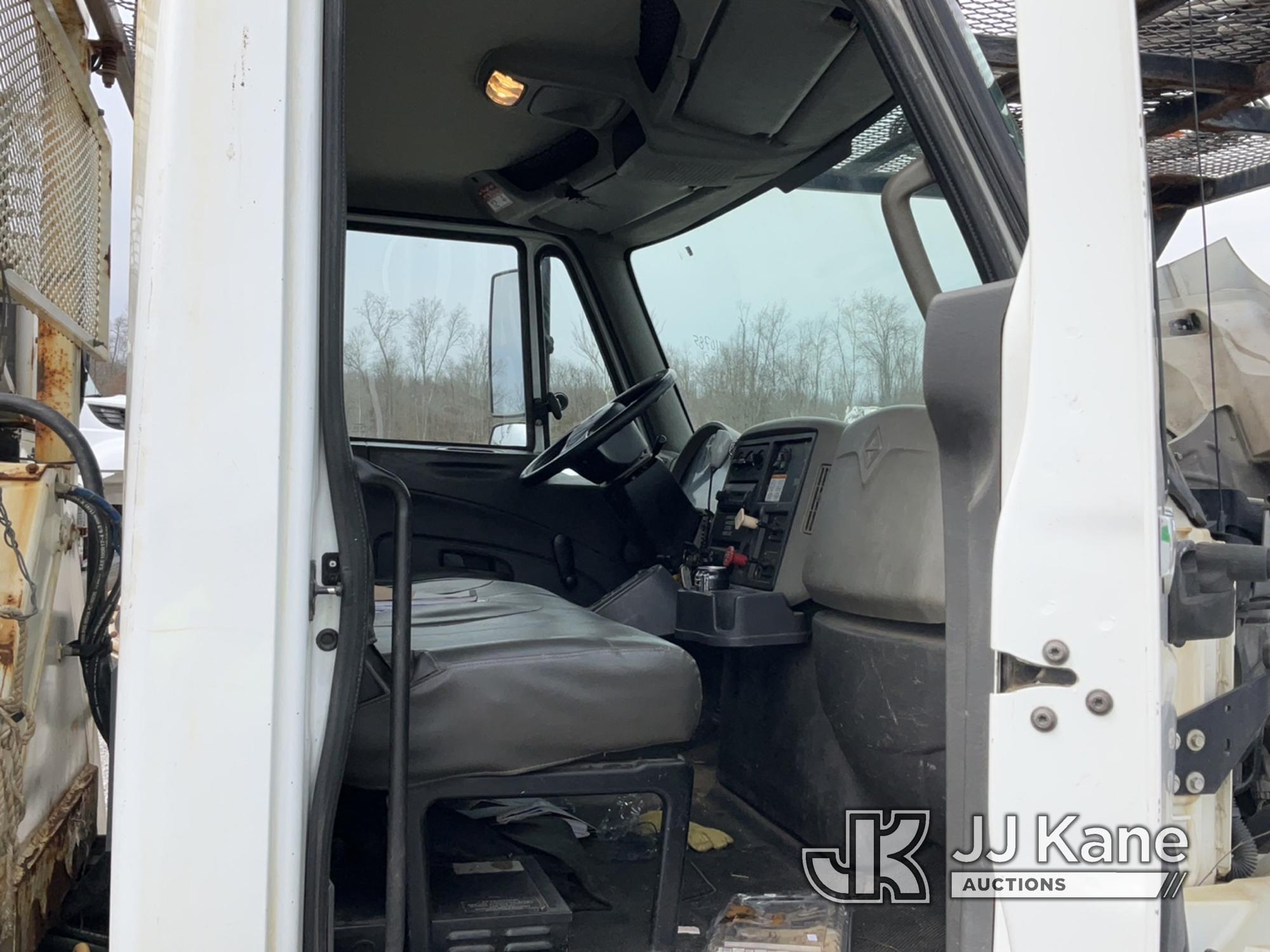 (Verona, KY) Altec AA55E, Material Handling Bucket Truck rear mounted on 2013 International 4300 Dur