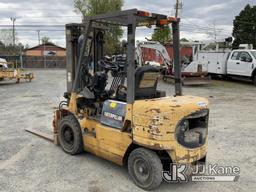 (Charlotte, NC) 2001 Caterpillar DP25K 3300 LBS Forklift Runs,Moves & Operates)( Tilt Cyl Leaking