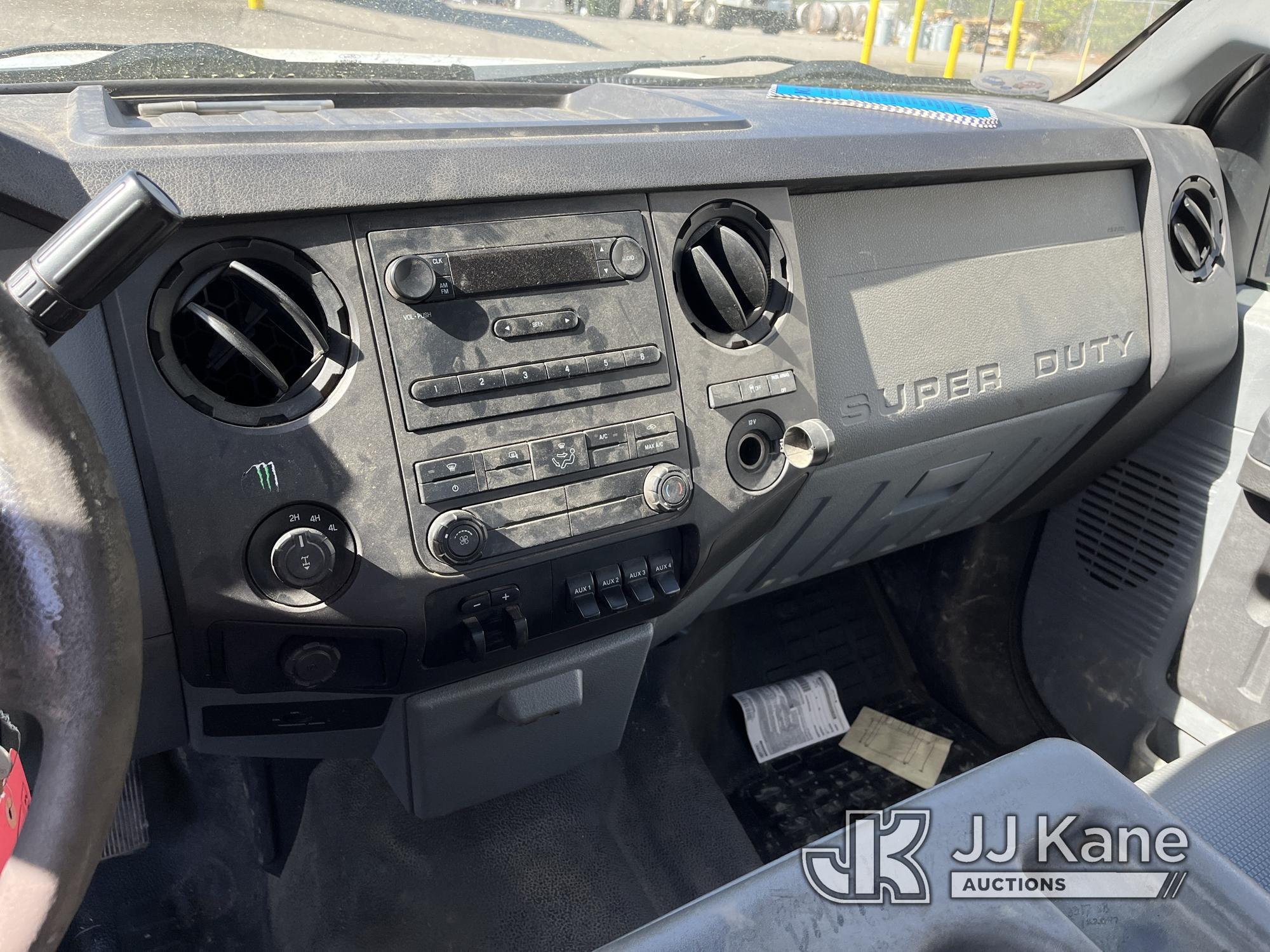 (Waverly, VA) 2011 Ford F350 4x4 Extended-Cab Service Truck Runs & Moves) (Check Engine Light On