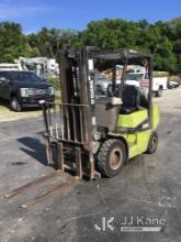 Clark CGP25 Forklift Runs, Moves