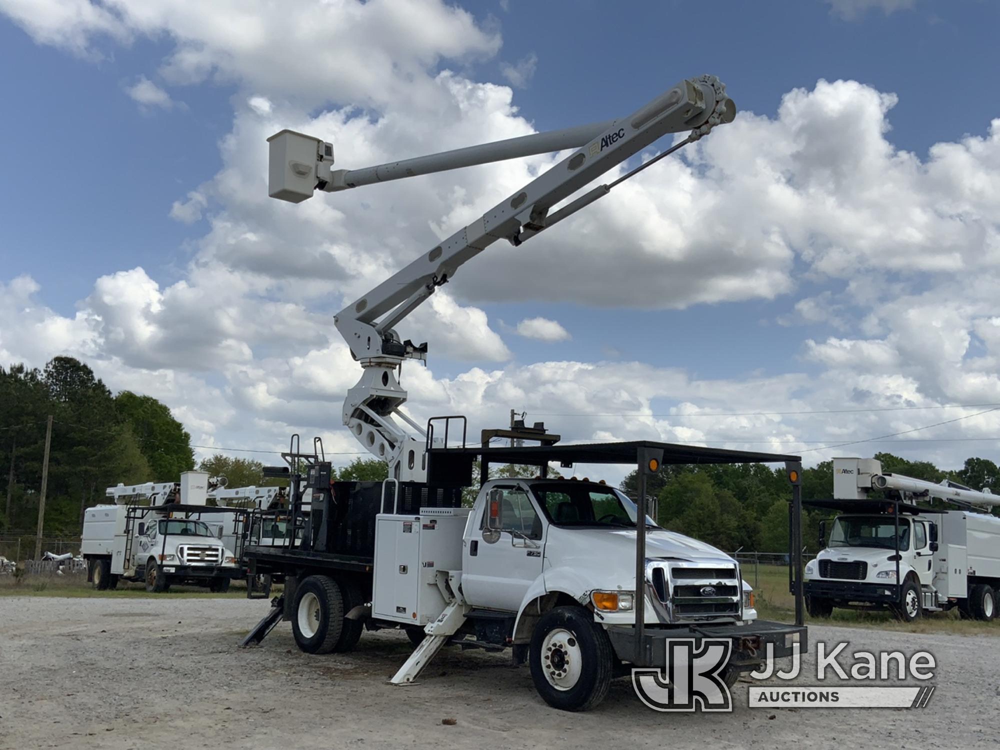 (Sumter, SC) Altec LR760-E70, Over-Center Elevator Bucket Truck center mounted on 2015 Ford F750 Fla