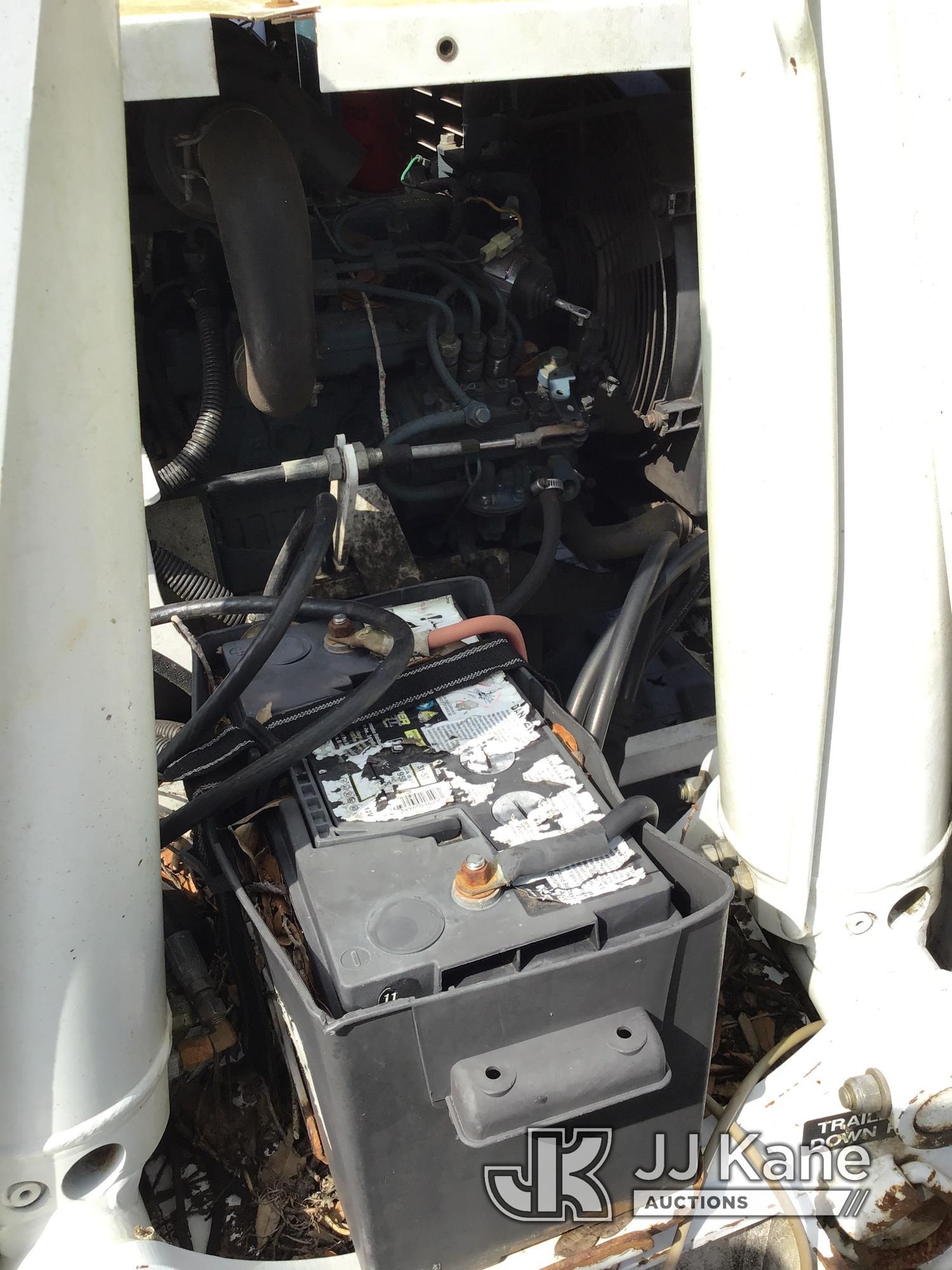 (Ocala, FL) ALTEC AT37GW Does Not stay Running, No Key, Bucket has Damage) (Seller States: Electrica