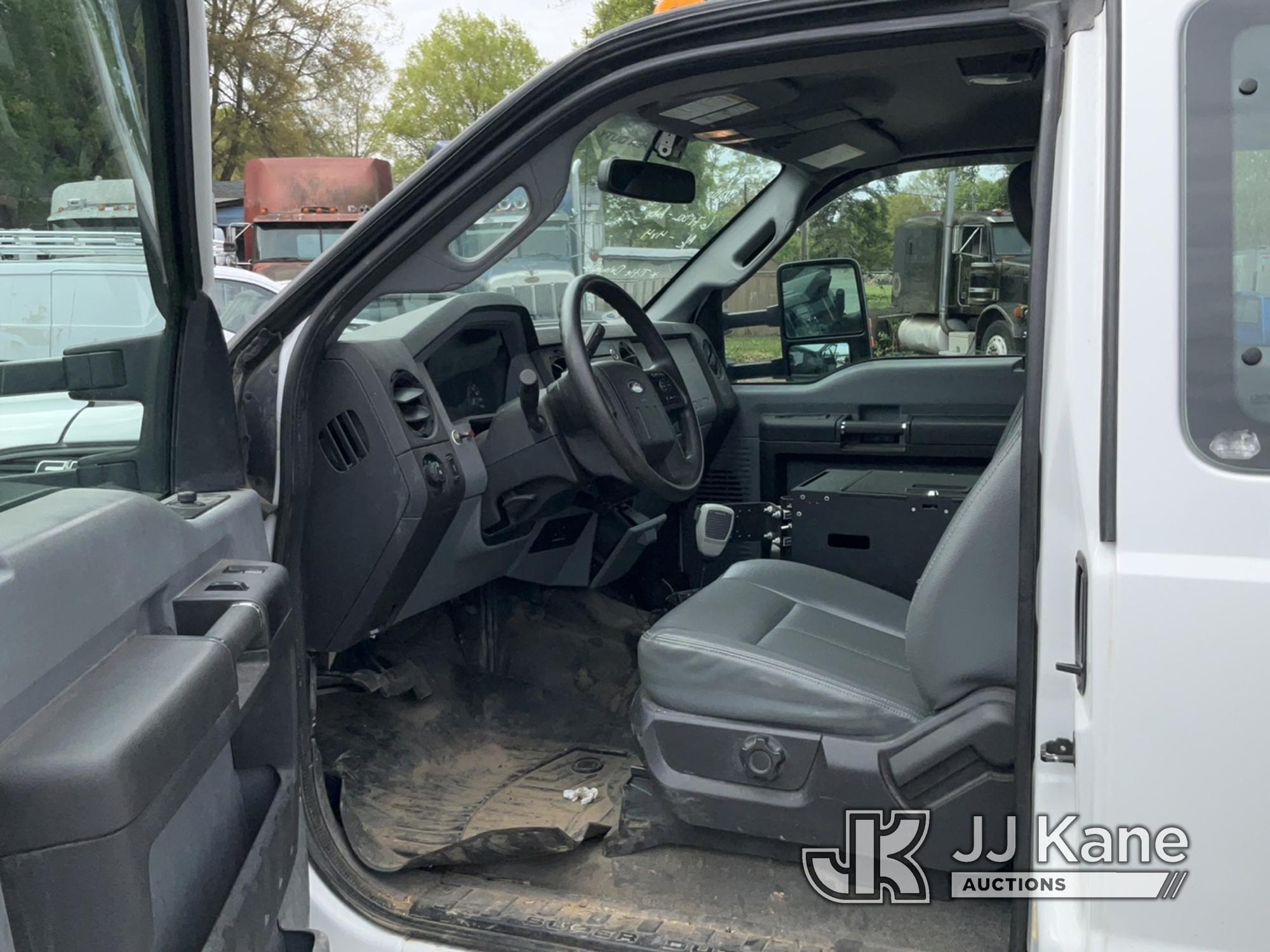 (Charlotte, NC) 2016 Ford F550 4x4 Extended-Cab Service Truck Runs & Moves) (Check Engine Light On