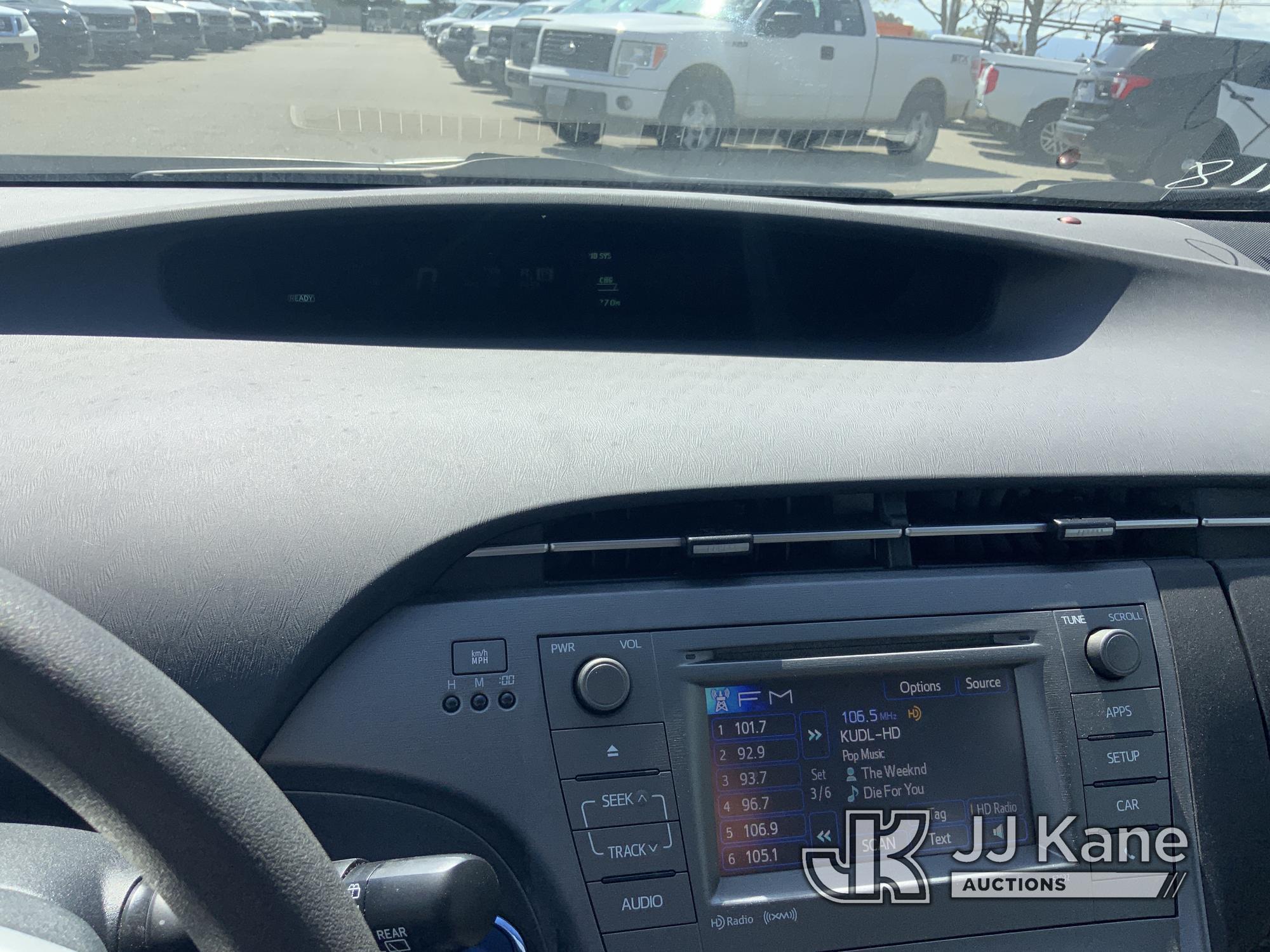 (Dixon, CA) 2015 Toyota Prius 4-Door Hybrid Sedan Runs & Moves