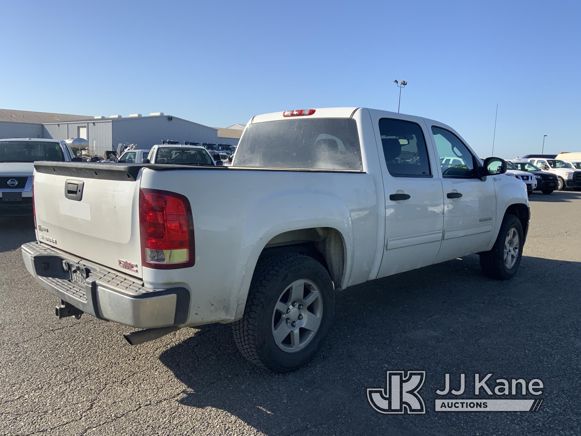 (Dixon, CA) 2013 GMC Sierra Hybrid 4x4 Crew-Cab Pickup Truck Runs & Moves, Drives Only In 4WD, Suspe